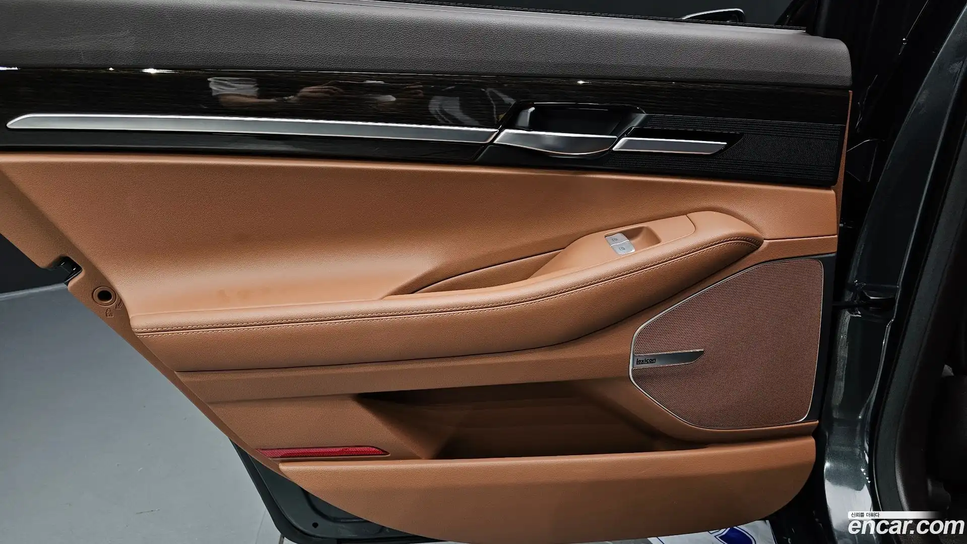 G90 Genesis 2019.4-INNER-035