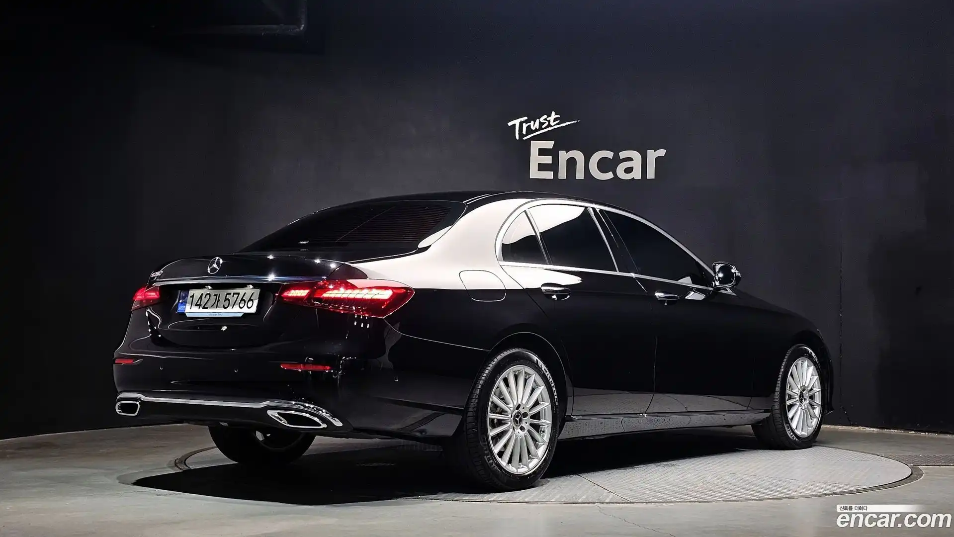 E-Class Mercedes-Benz 2023.8-OUTER-002