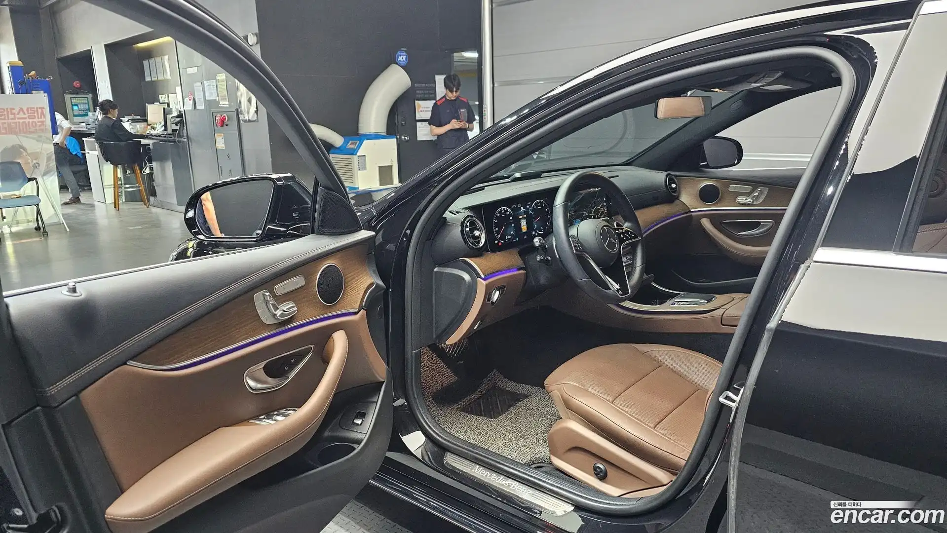 E-Class Mercedes-Benz 2023.8-INNER-010