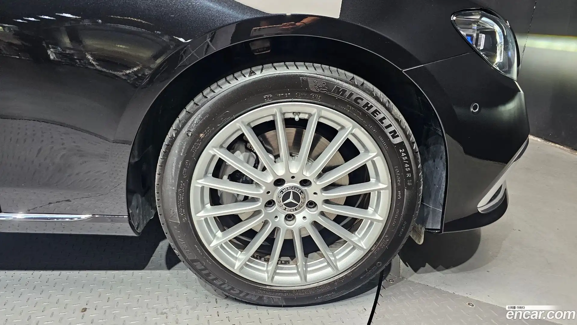 E-Class Mercedes-Benz 2023.8-OUTER-031