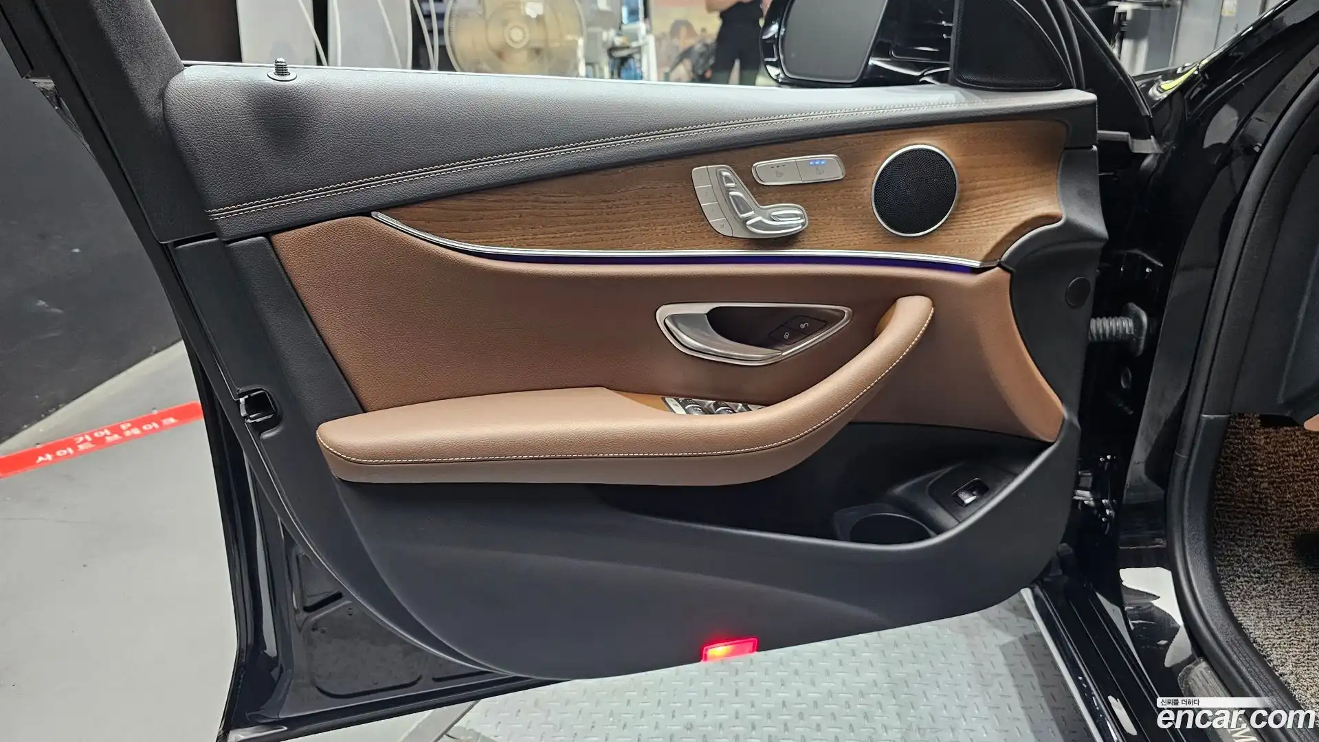 E-Class Mercedes-Benz 2023.8-INNER-034