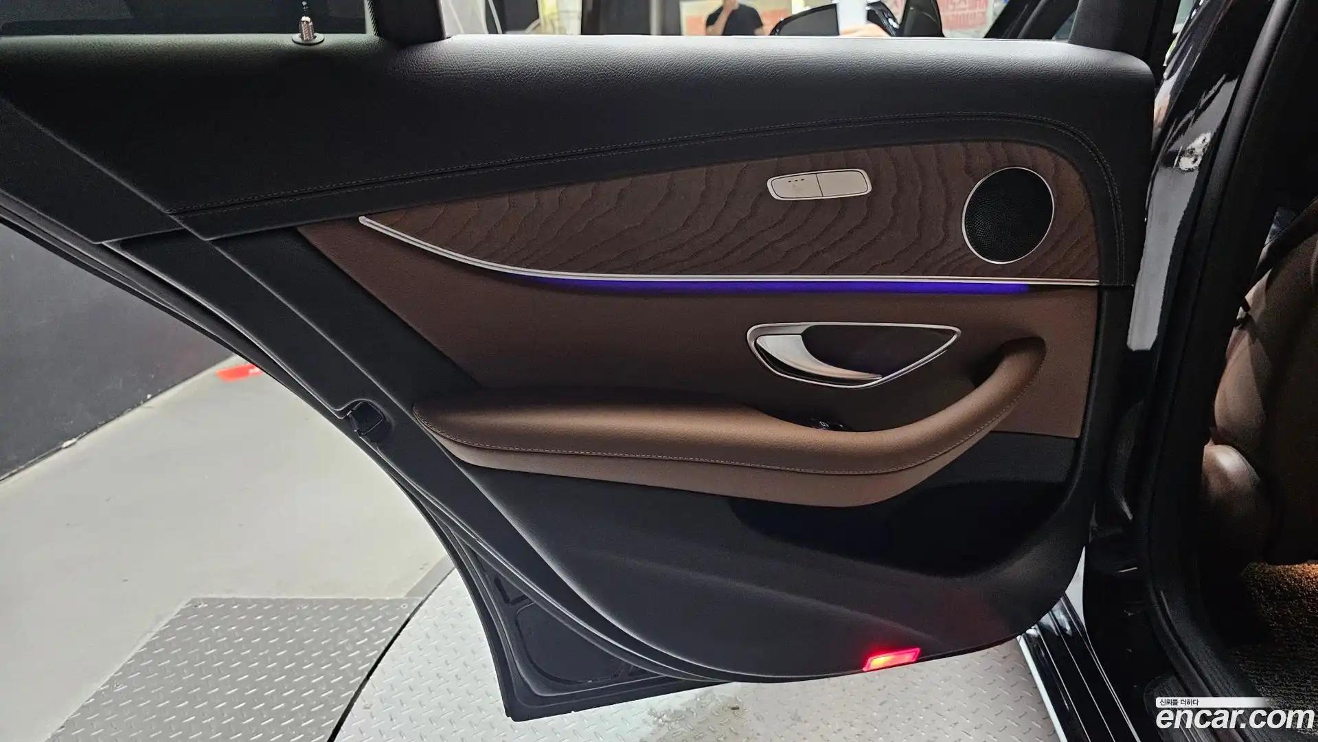 E-Class Mercedes-Benz 2023.8-INNER-035