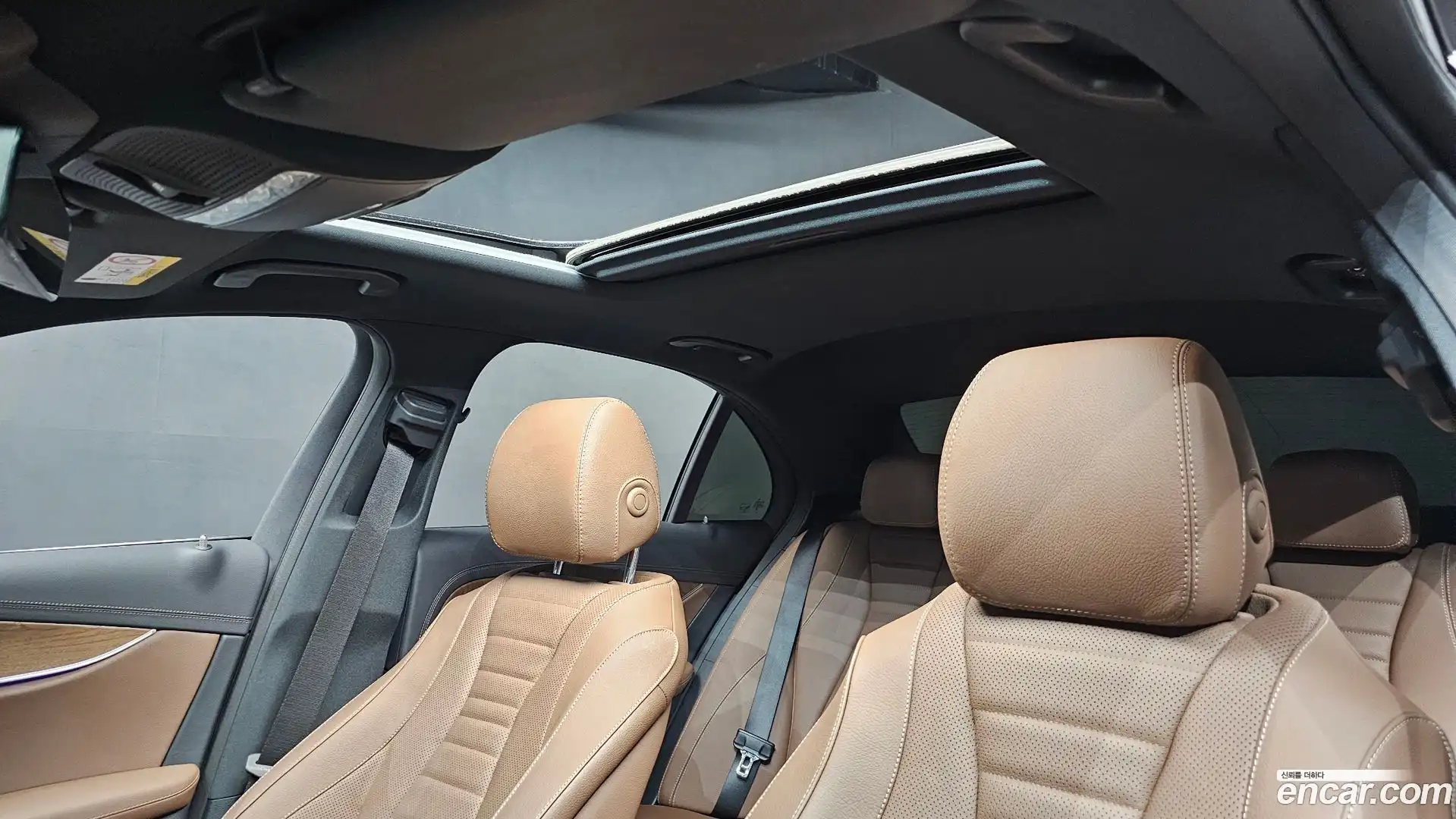 E-Class Mercedes-Benz 2023.8-OPTION-045