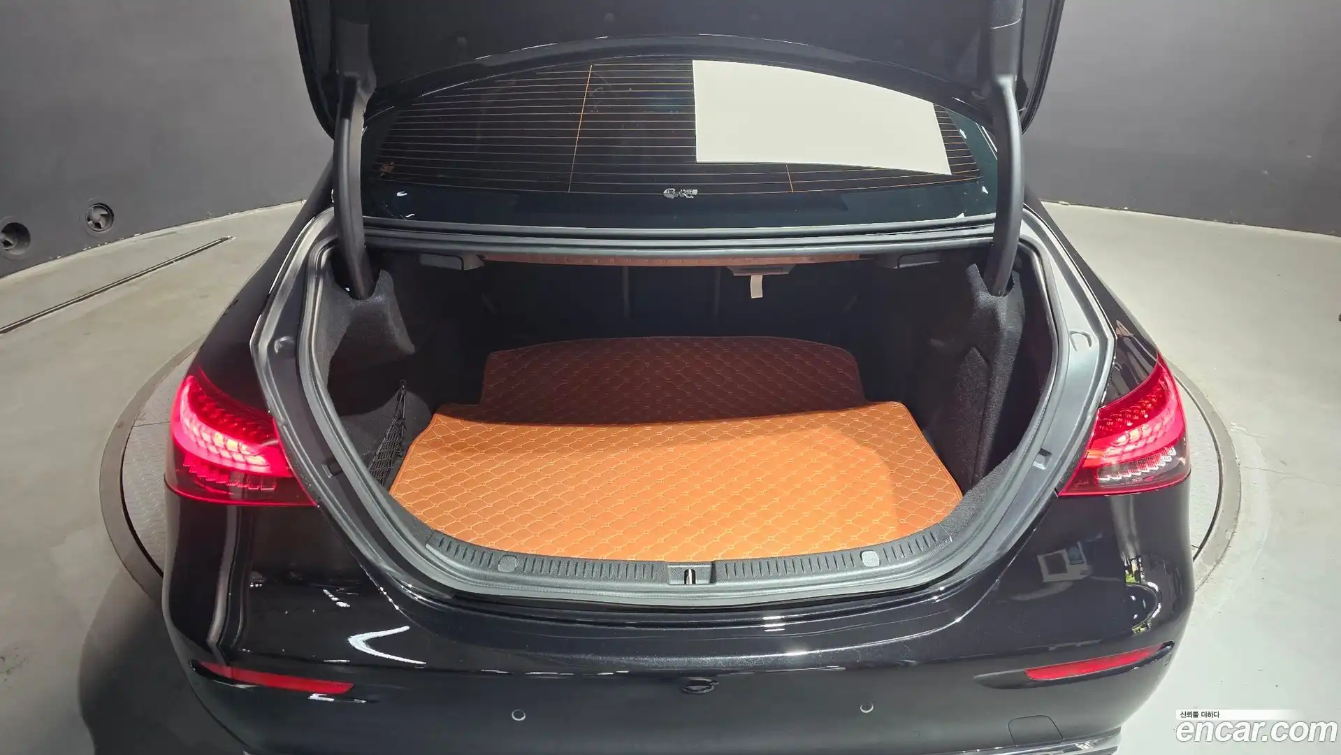 E-Class Mercedes-Benz 2023.8-OPTION-047