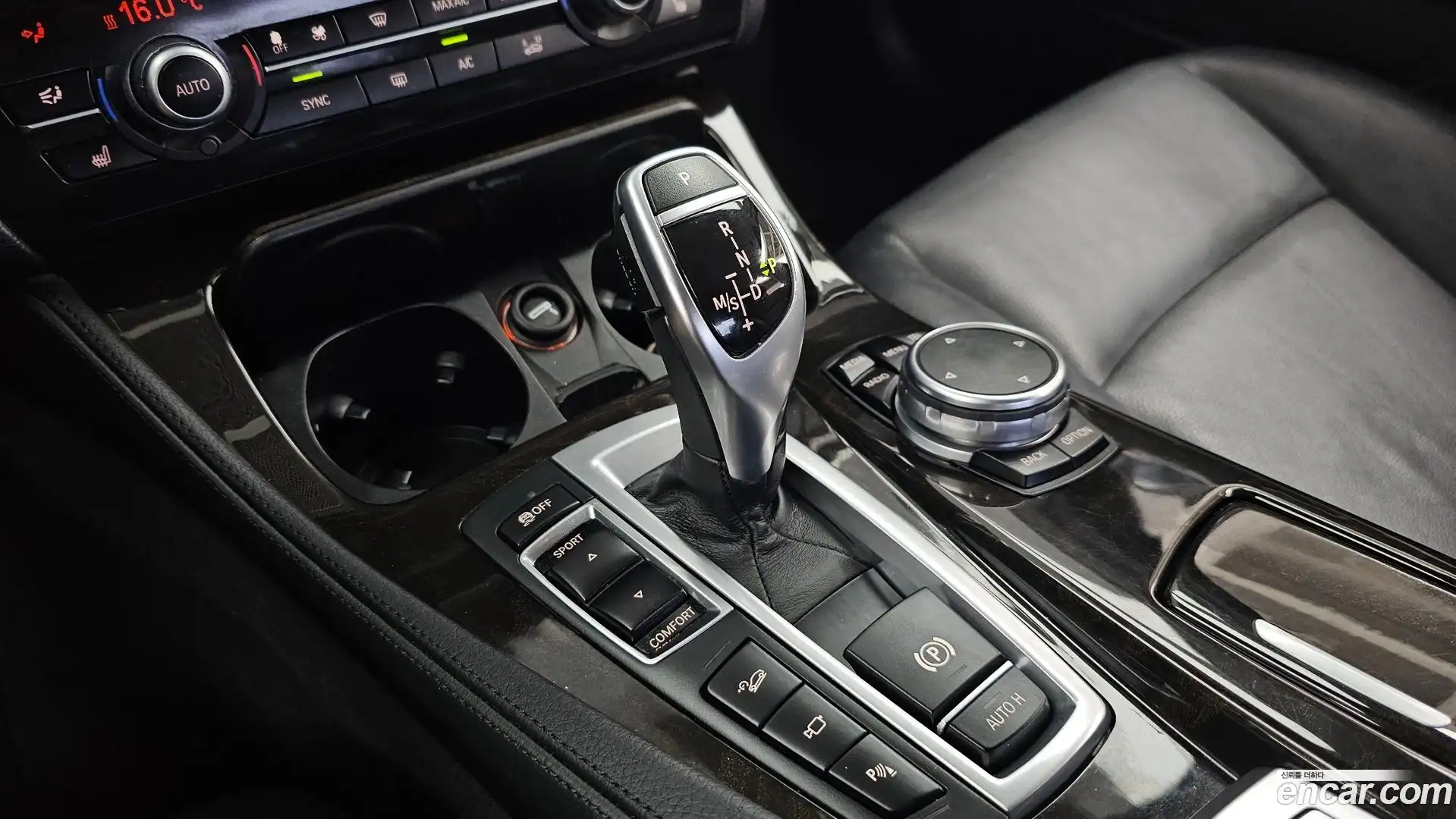 5-Series BMW 2015.6-INNER-009