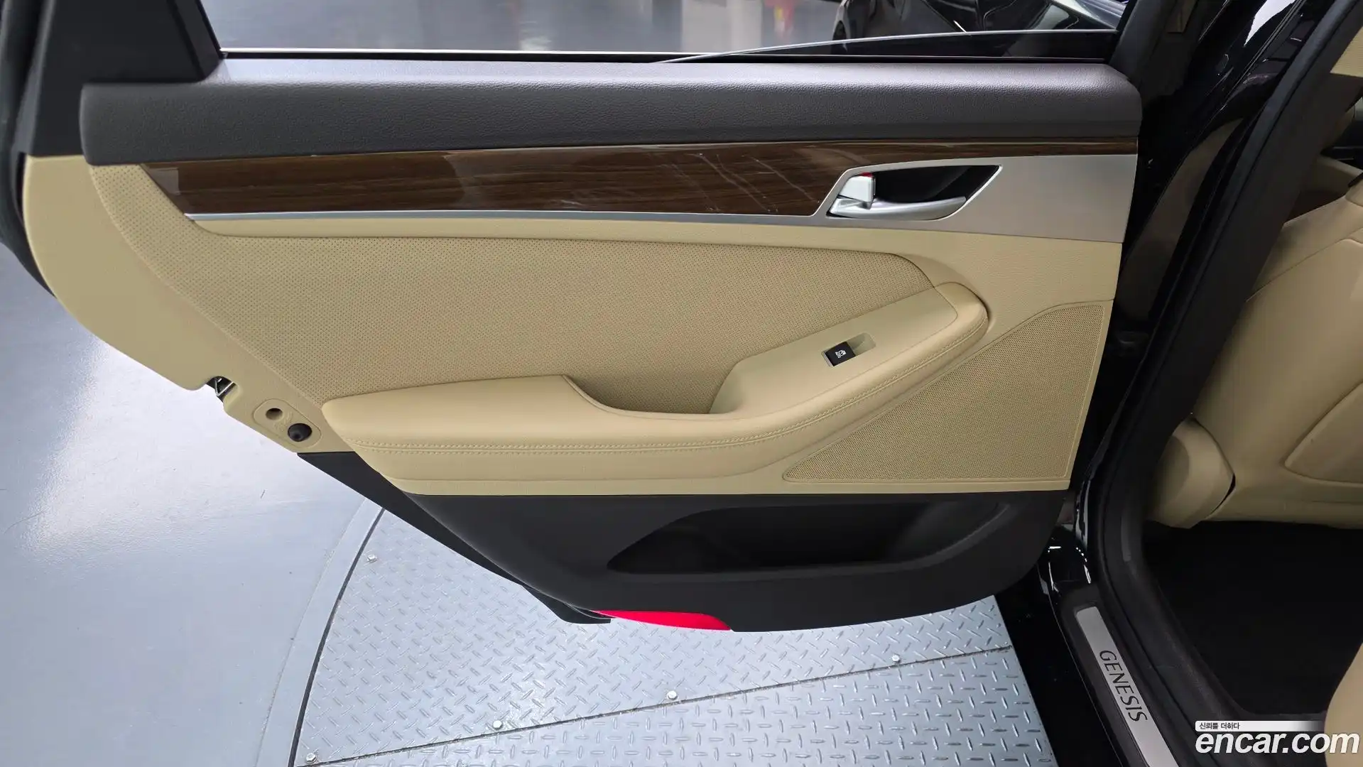 G80 Genesis 2017.0-INNER-035