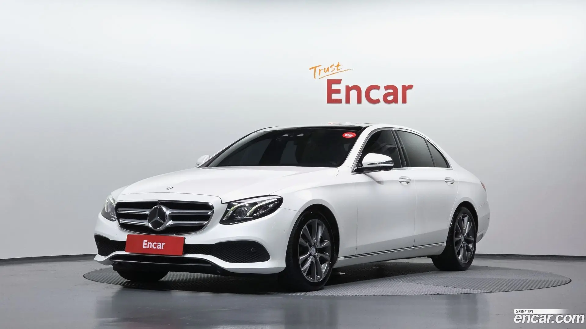Main__Slider__Photo:E-Class Mercedes-Benz 2016.5-0