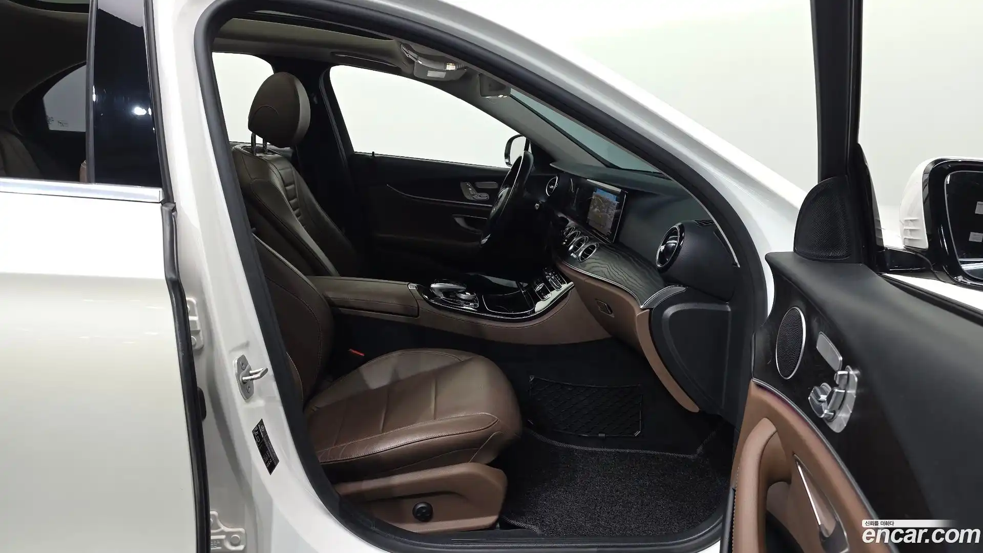 E-Class Mercedes-Benz 2016.5-OPTION-015