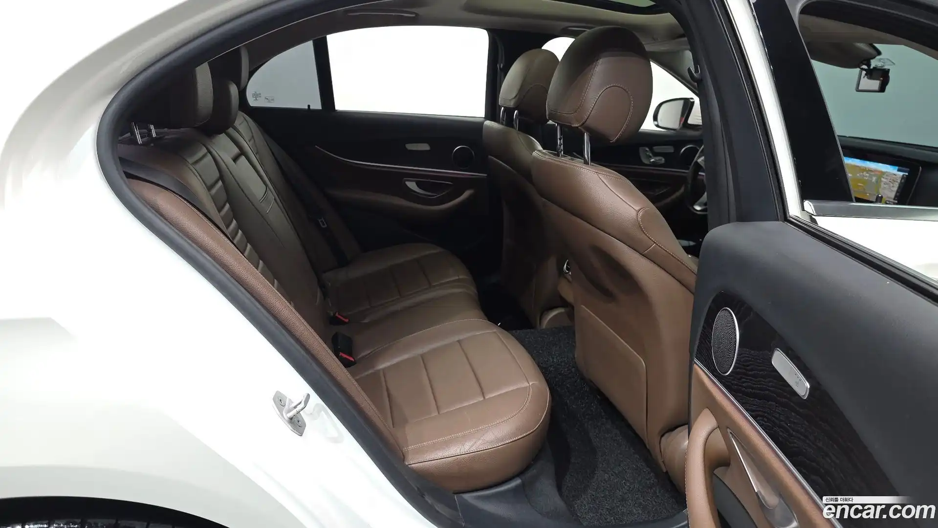 E-Class Mercedes-Benz 2016.5-OPTION-016