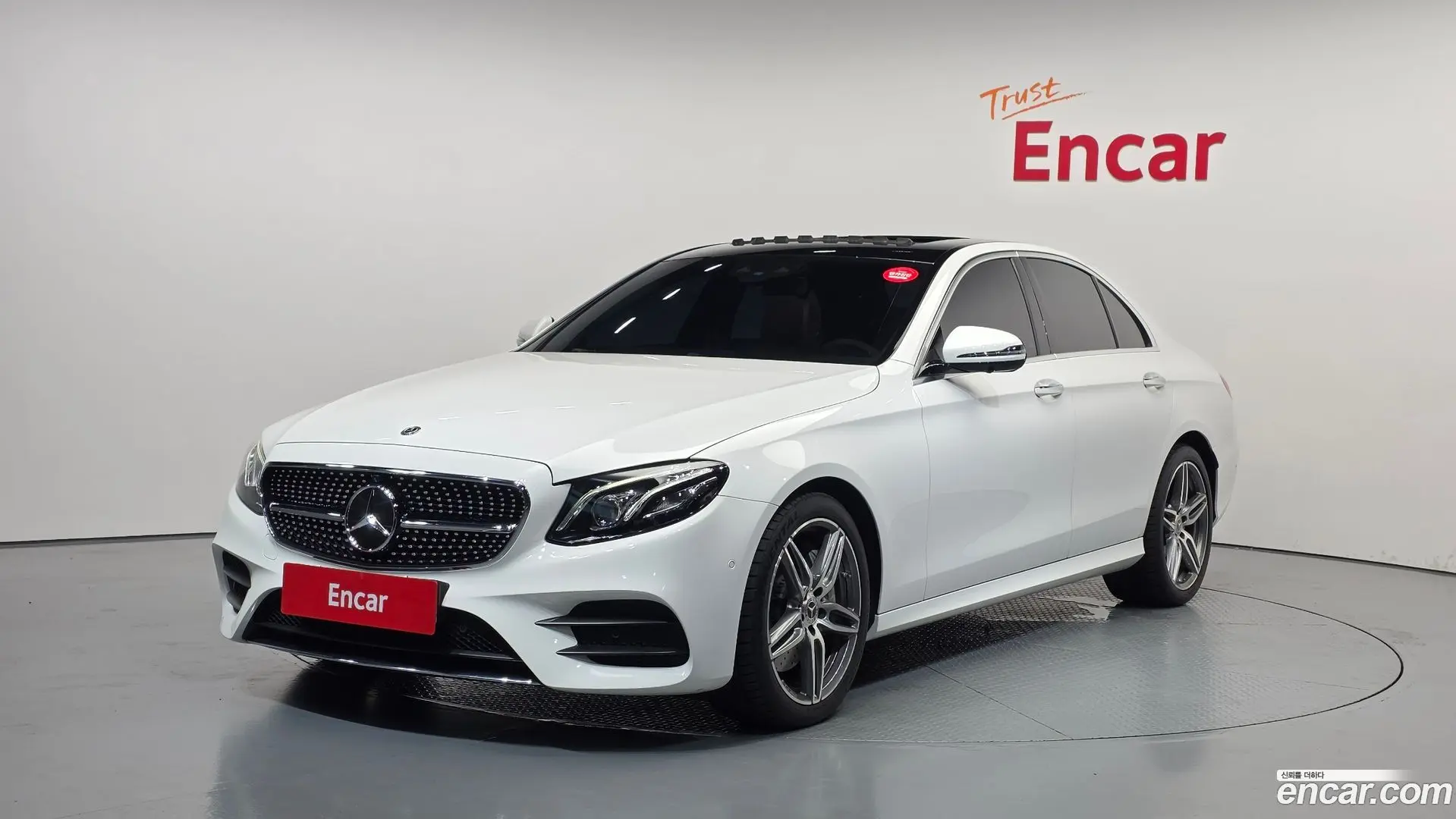 Main__Slider__Photo:E-Class Mercedes-Benz 2019.0-0