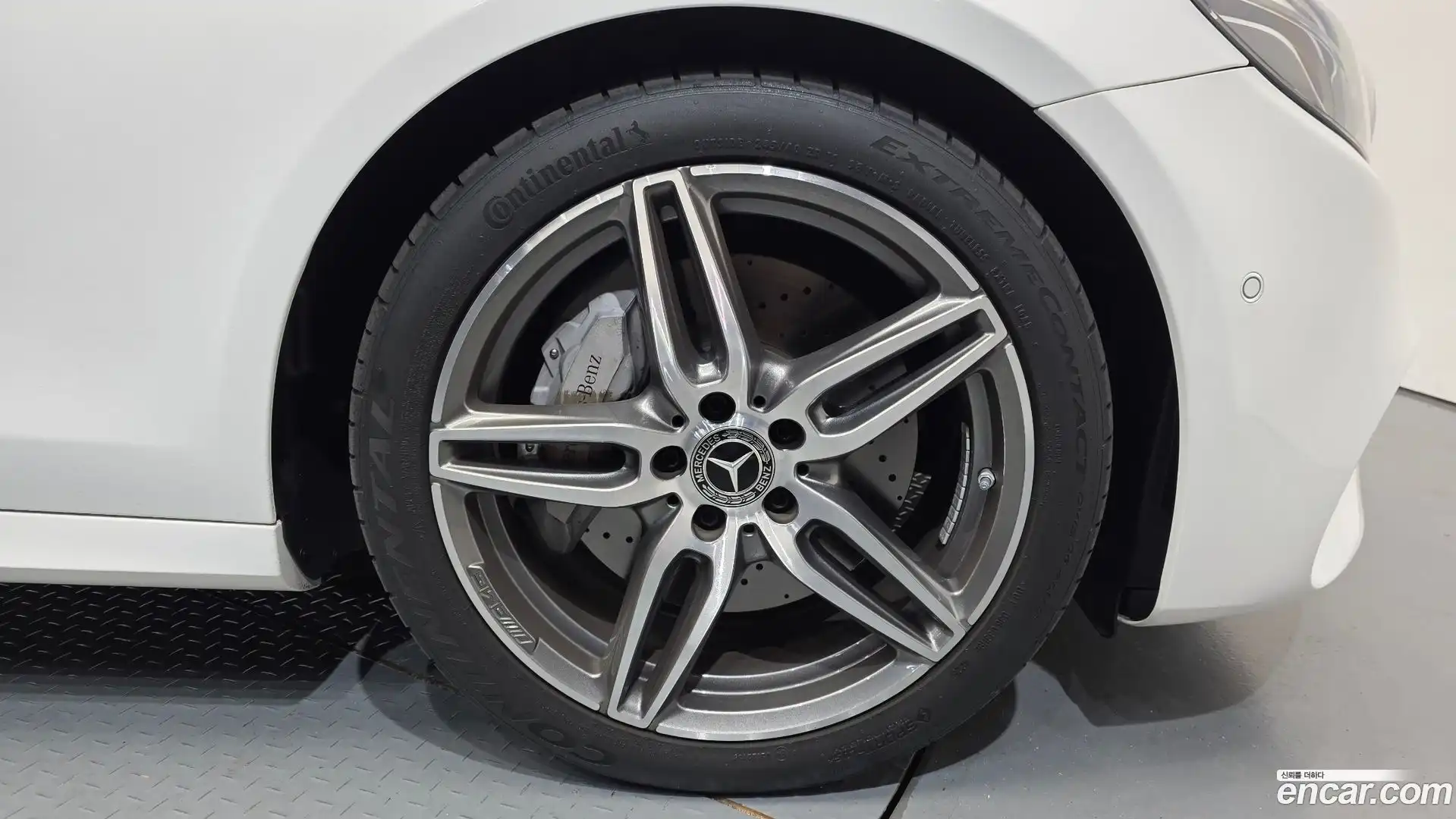 E-Class Mercedes-Benz 2019.0-OUTER-005