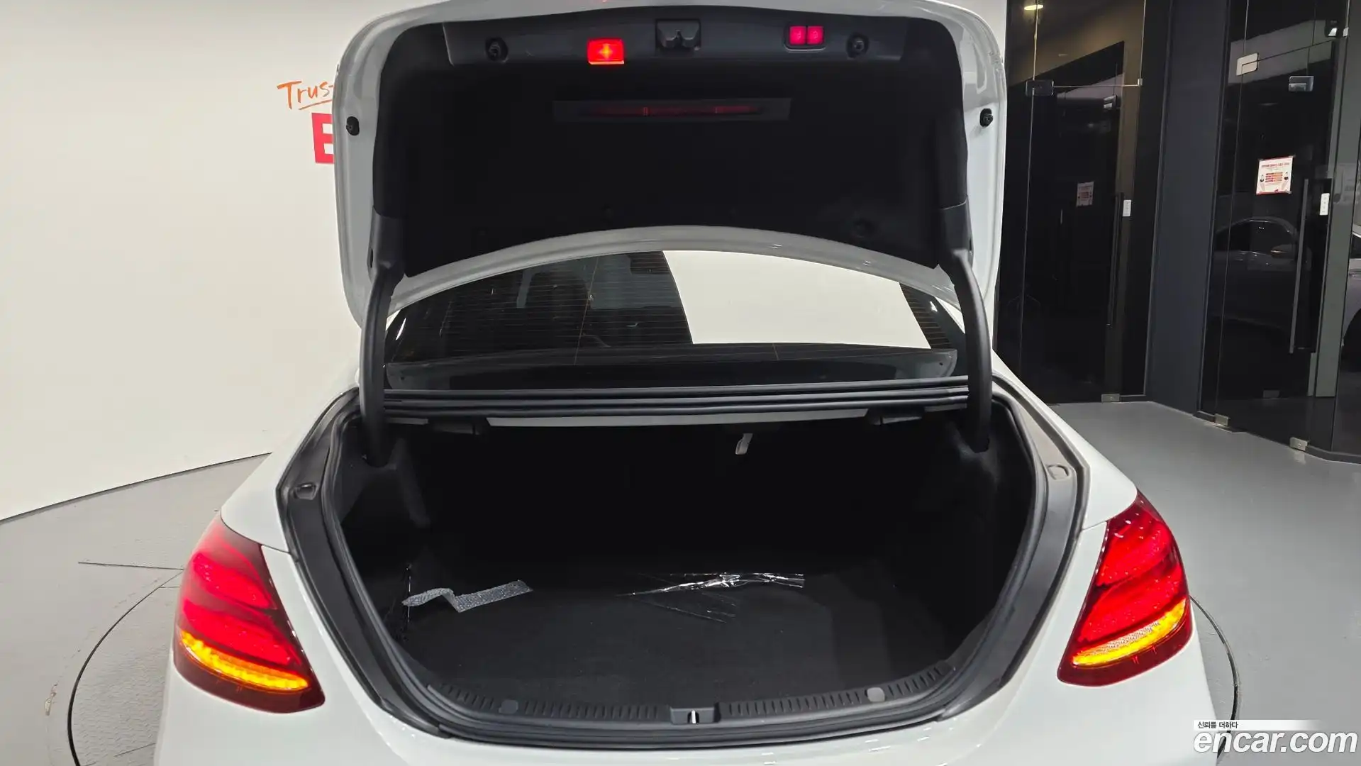 E-Class Mercedes-Benz 2019.0-OPTION-024