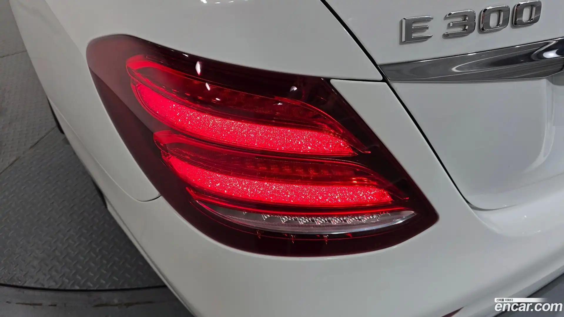 E-Class Mercedes-Benz 2019.0-OUTER-033