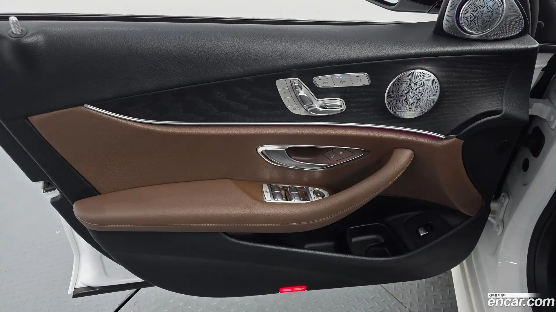 E-Class Mercedes-Benz 2019.0-INNER-034