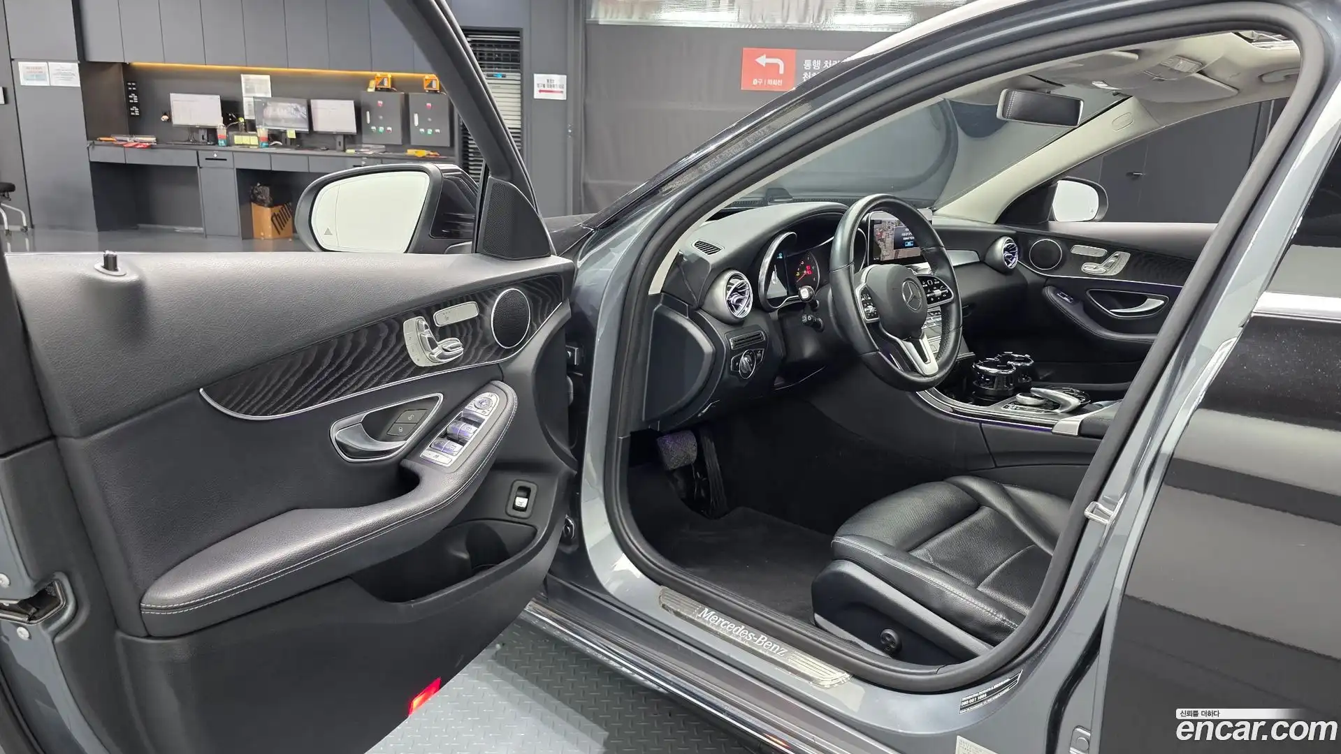 C-Class Mercedes-Benz 2019.1-INNER-010