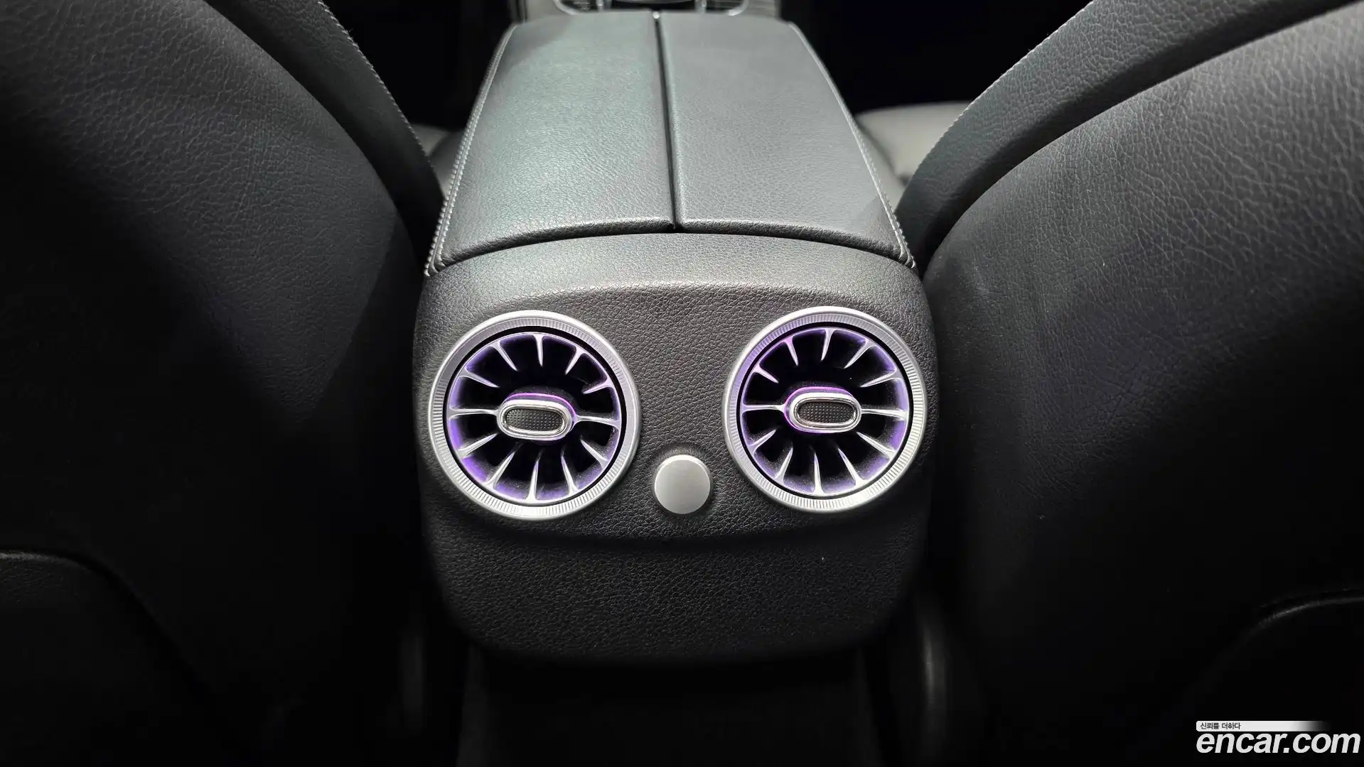 C-Class Mercedes-Benz 2019.1-OPTION-024