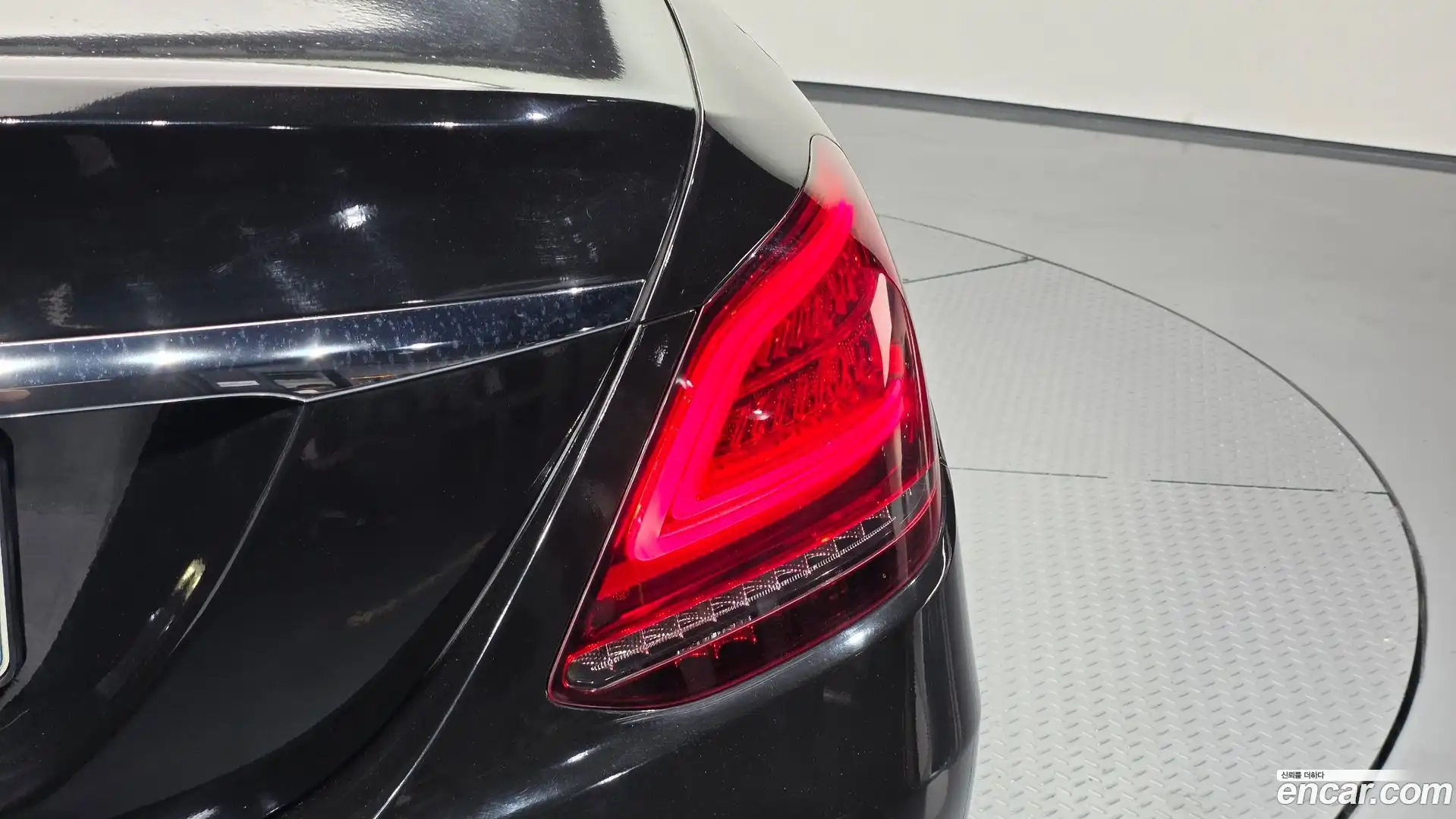 C-Class Mercedes-Benz 2019.1-OUTER-033