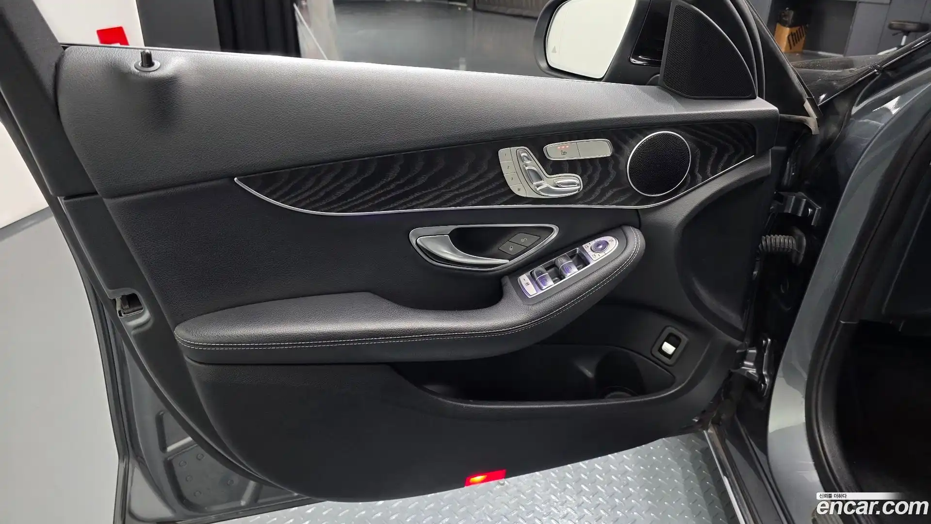 C-Class Mercedes-Benz 2019.1-INNER-034