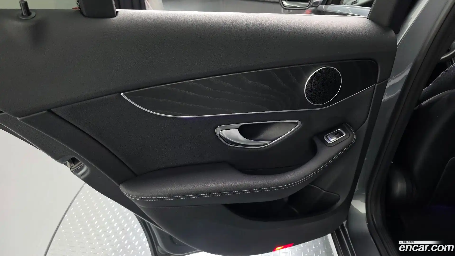 C-Class Mercedes-Benz 2019.1-INNER-035