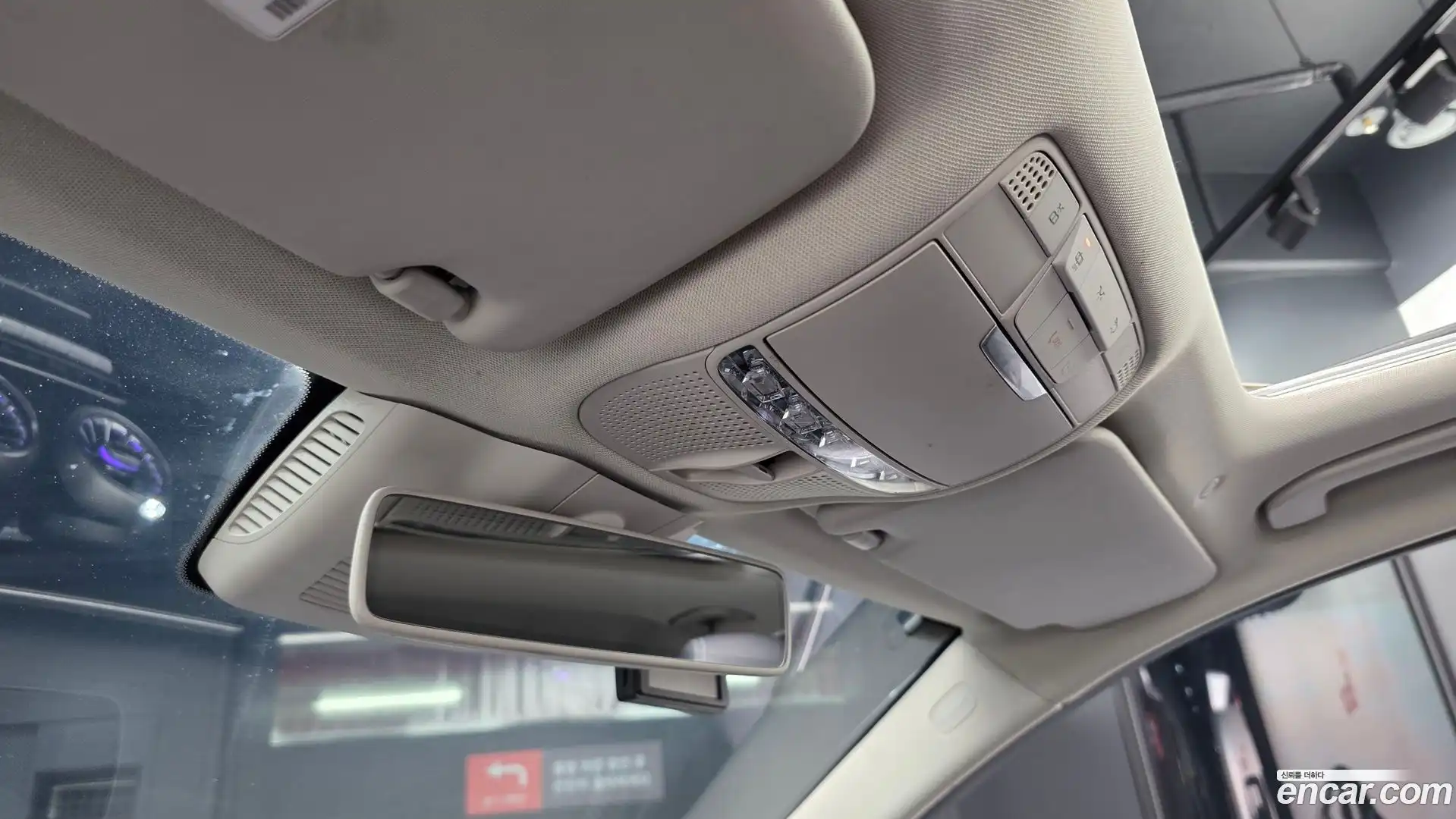 C-Class Mercedes-Benz 2019.1-OPTION-040