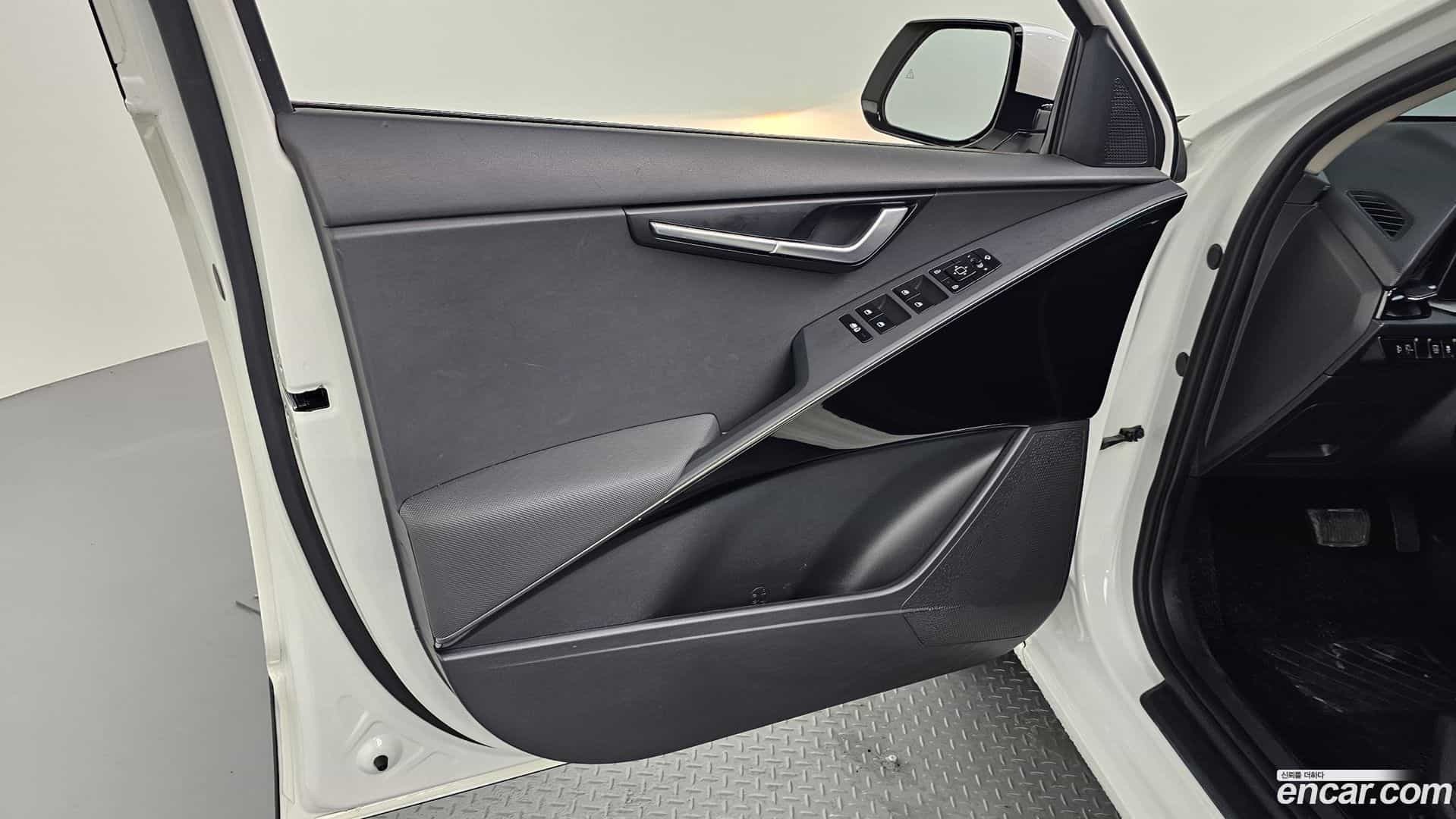Niro Kia 2023.2-INNER-034