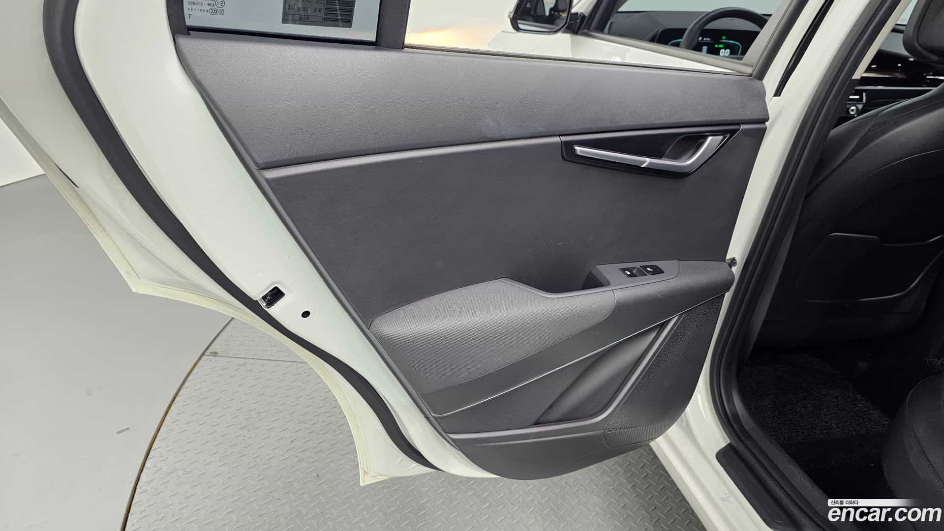 Niro Kia 2023.2-INNER-035