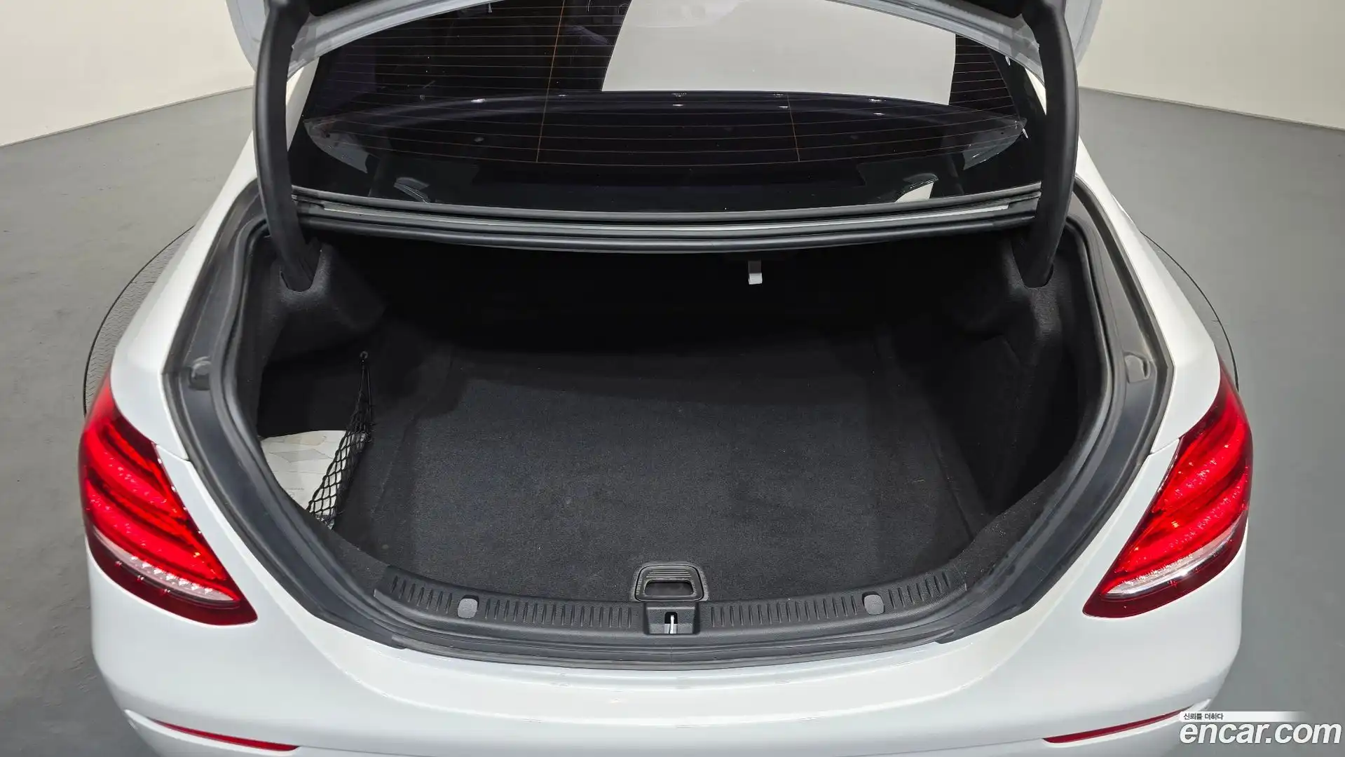 E-Class Mercedes-Benz 2016.11-OPTION-021