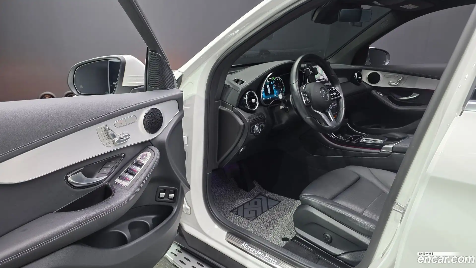 GLC-Class Mercedes-Benz 2021.4-INNER-010