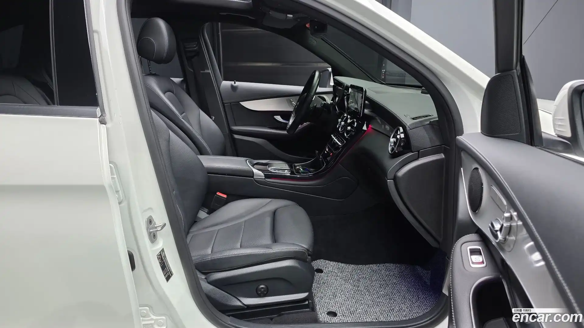 GLC-Class Mercedes-Benz 2021.4-OPTION-015