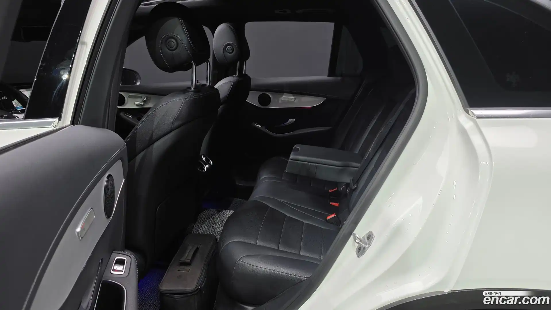 GLC-Class Mercedes-Benz 2021.4-INNER-036