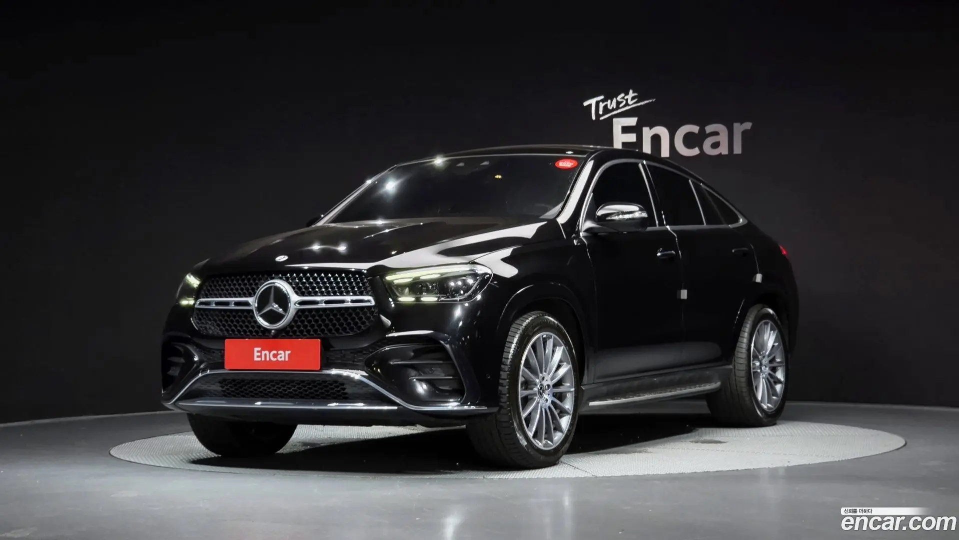 Main__Slider__Photo:GLE-Class Mercedes-Benz 2023.11-0