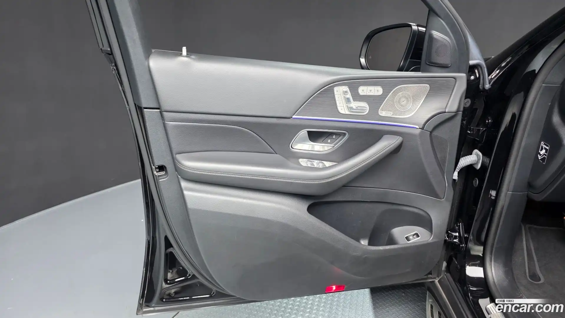 GLE-Class Mercedes-Benz 2023.11-INNER-034