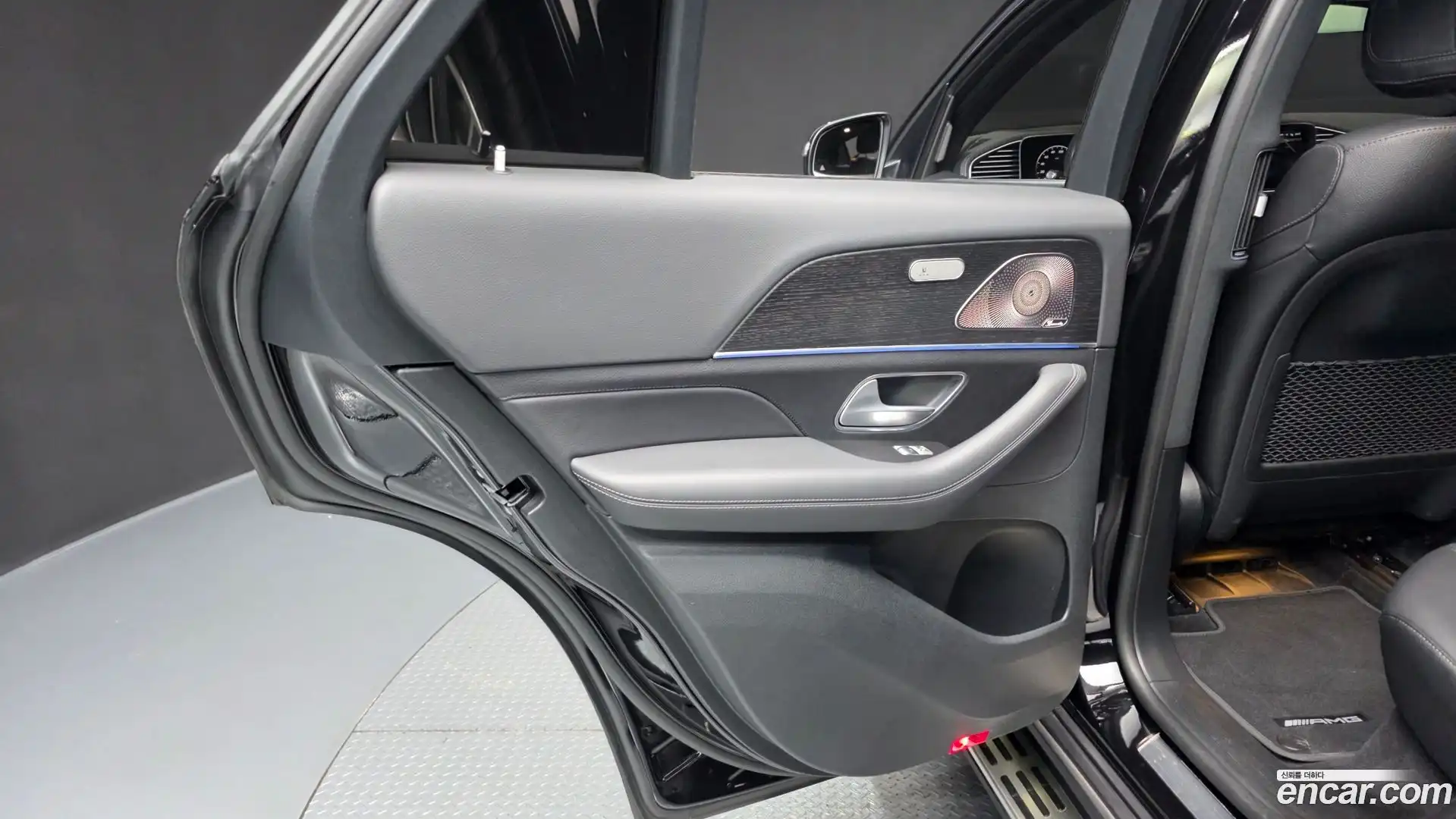 GLE-Class Mercedes-Benz 2023.11-INNER-035