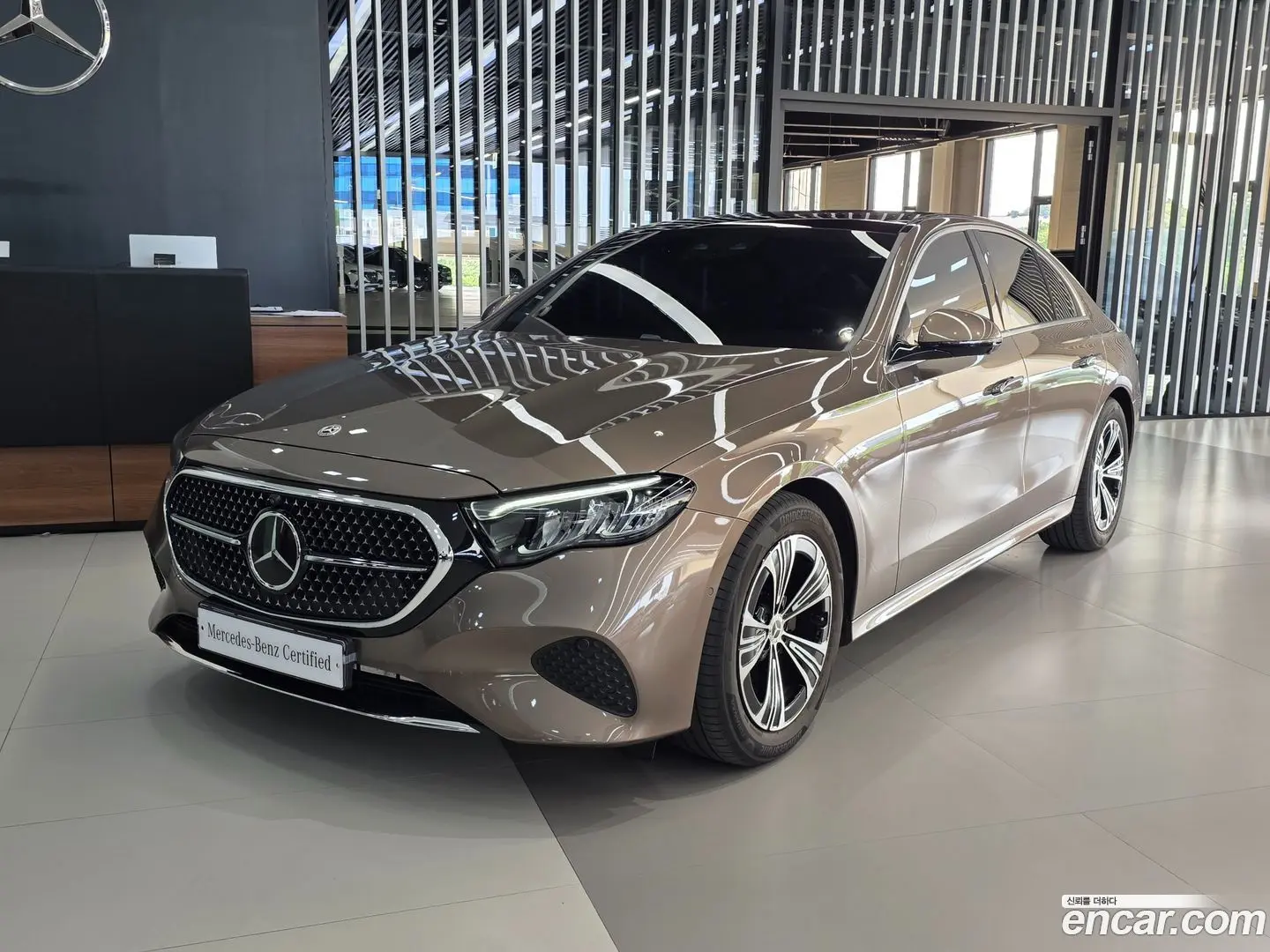 Main__Slider__Photo:E-Class Mercedes-Benz 2025.4-0