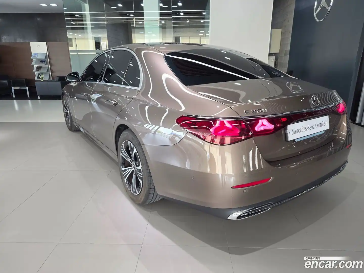 E-Class Mercedes-Benz 2025.4-OUTER-002