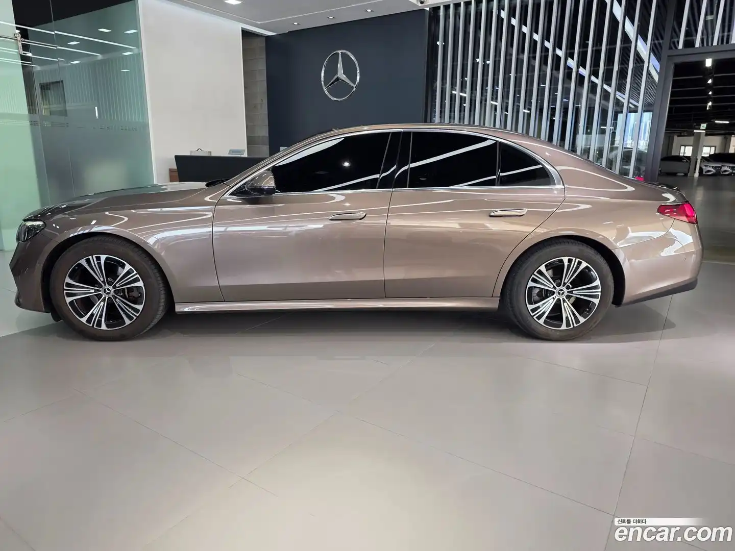 E-Class Mercedes-Benz 2025.4-OUTER-006