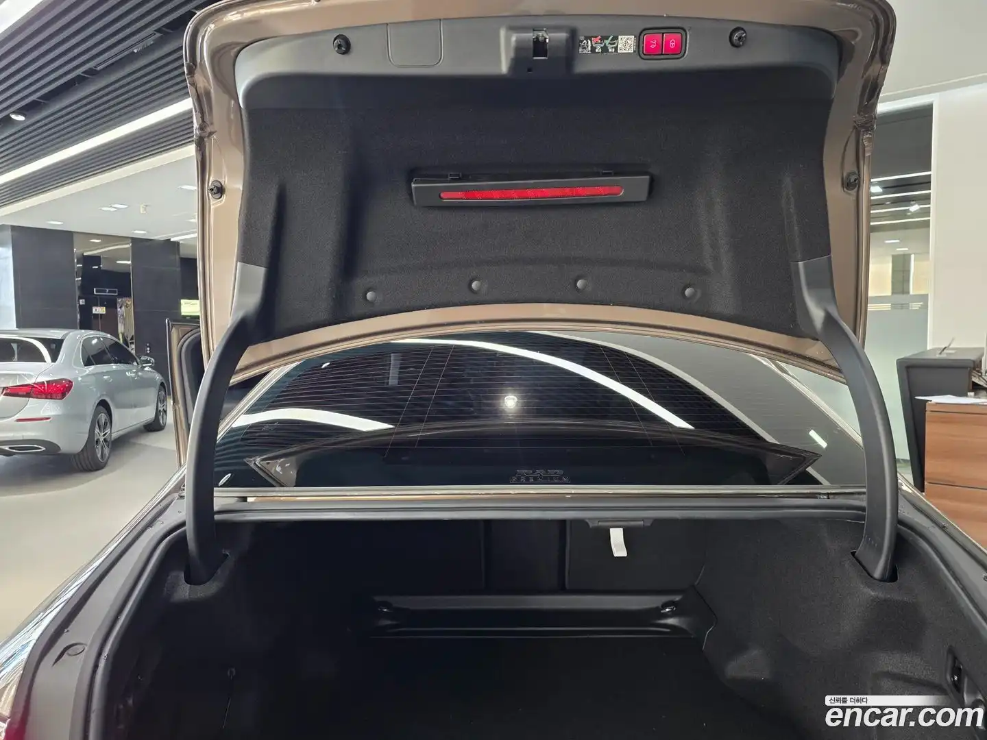 E-Class Mercedes-Benz 2025.4-OPTION-023
