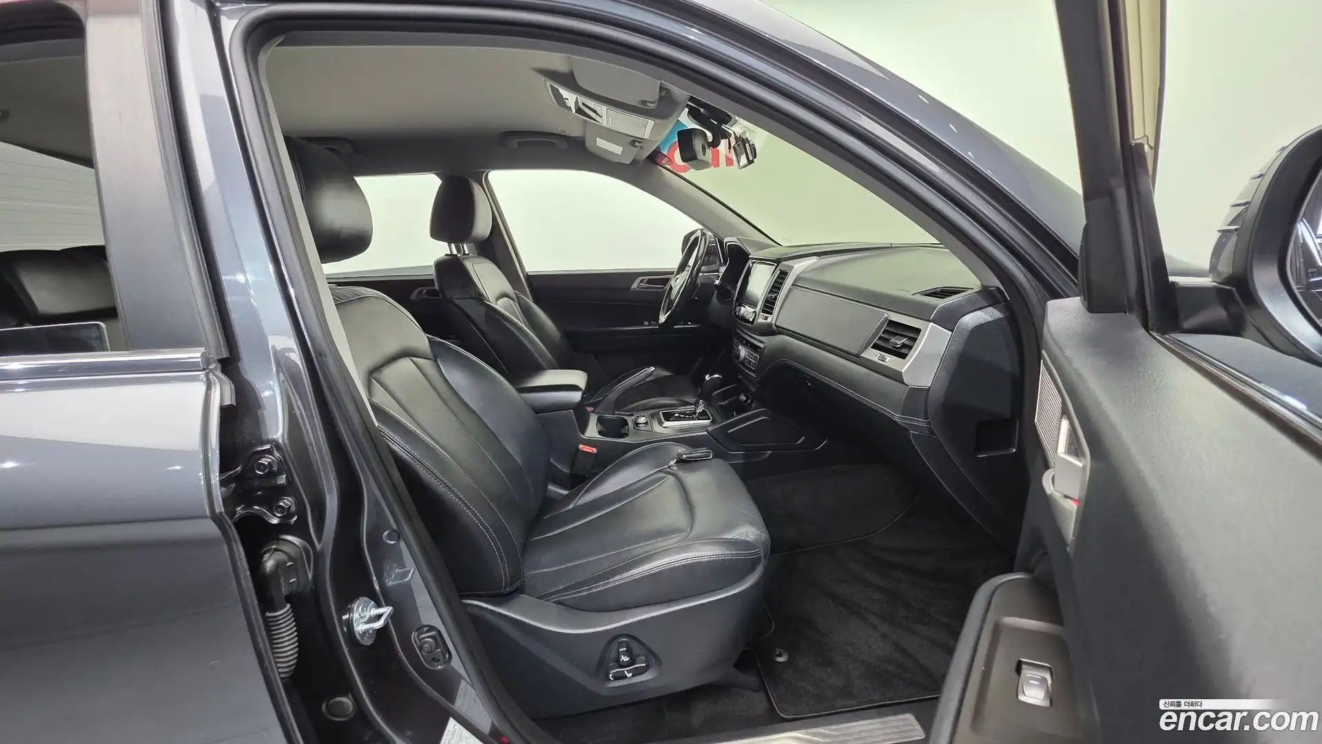 Rexton KG Mobility 2018.5-INNER-010