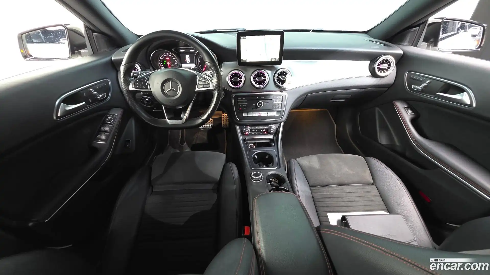 CLA-Class Mercedes-Benz 2017.5-INNER-007