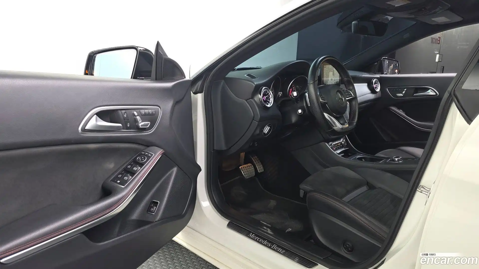 CLA-Class Mercedes-Benz 2017.5-INNER-010