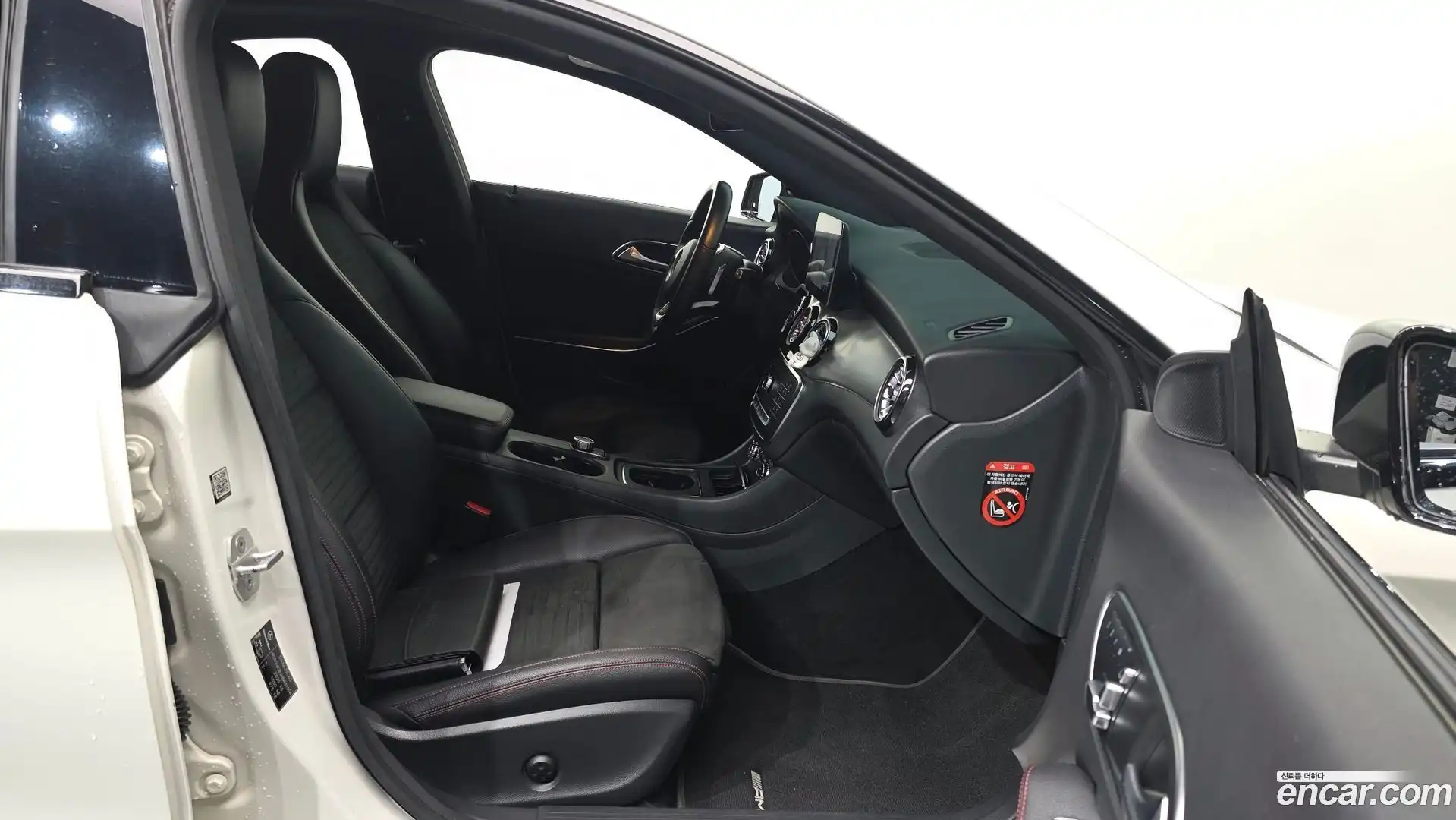 CLA-Class Mercedes-Benz 2017.5-OPTION-015
