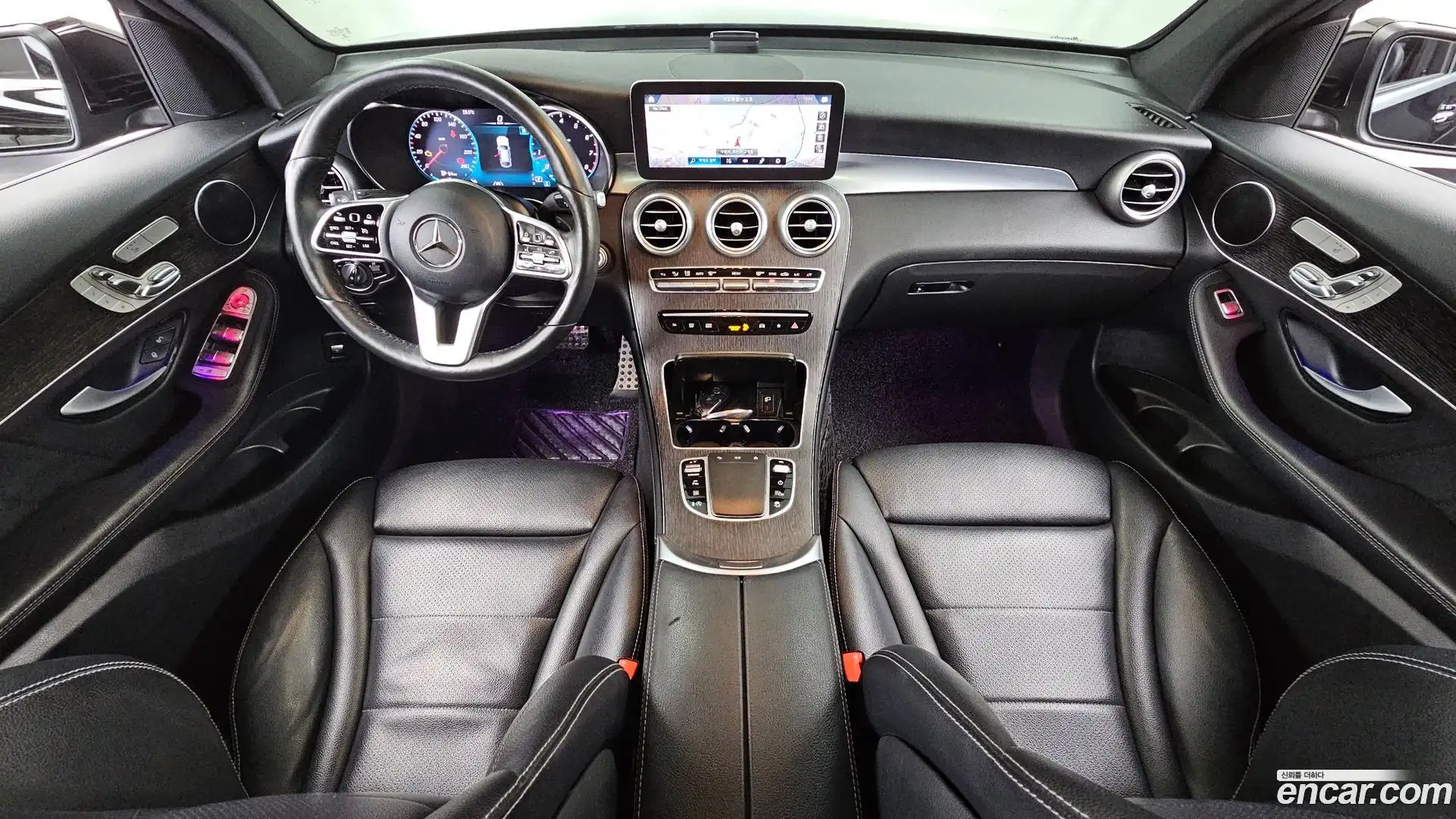 GLC-Class Mercedes-Benz 2020.1-INNER-007