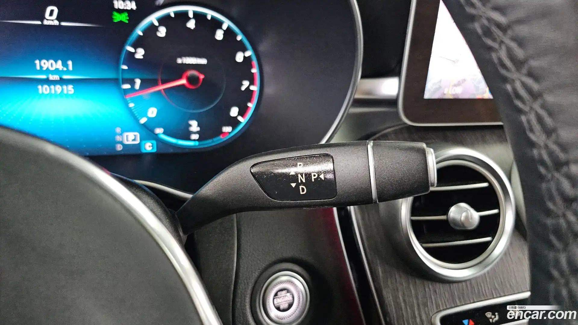 GLC-Class Mercedes-Benz 2020.1-INNER-009