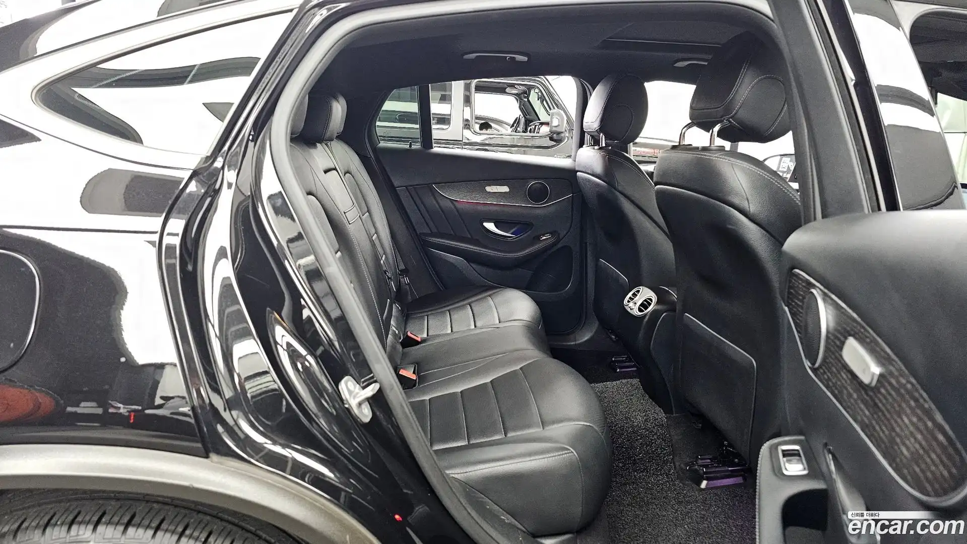 GLC-Class Mercedes-Benz 2020.1-OPTION-016