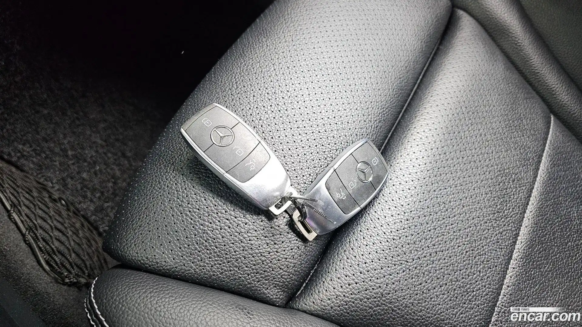 GLC-Class Mercedes-Benz 2020.1-INNER-036