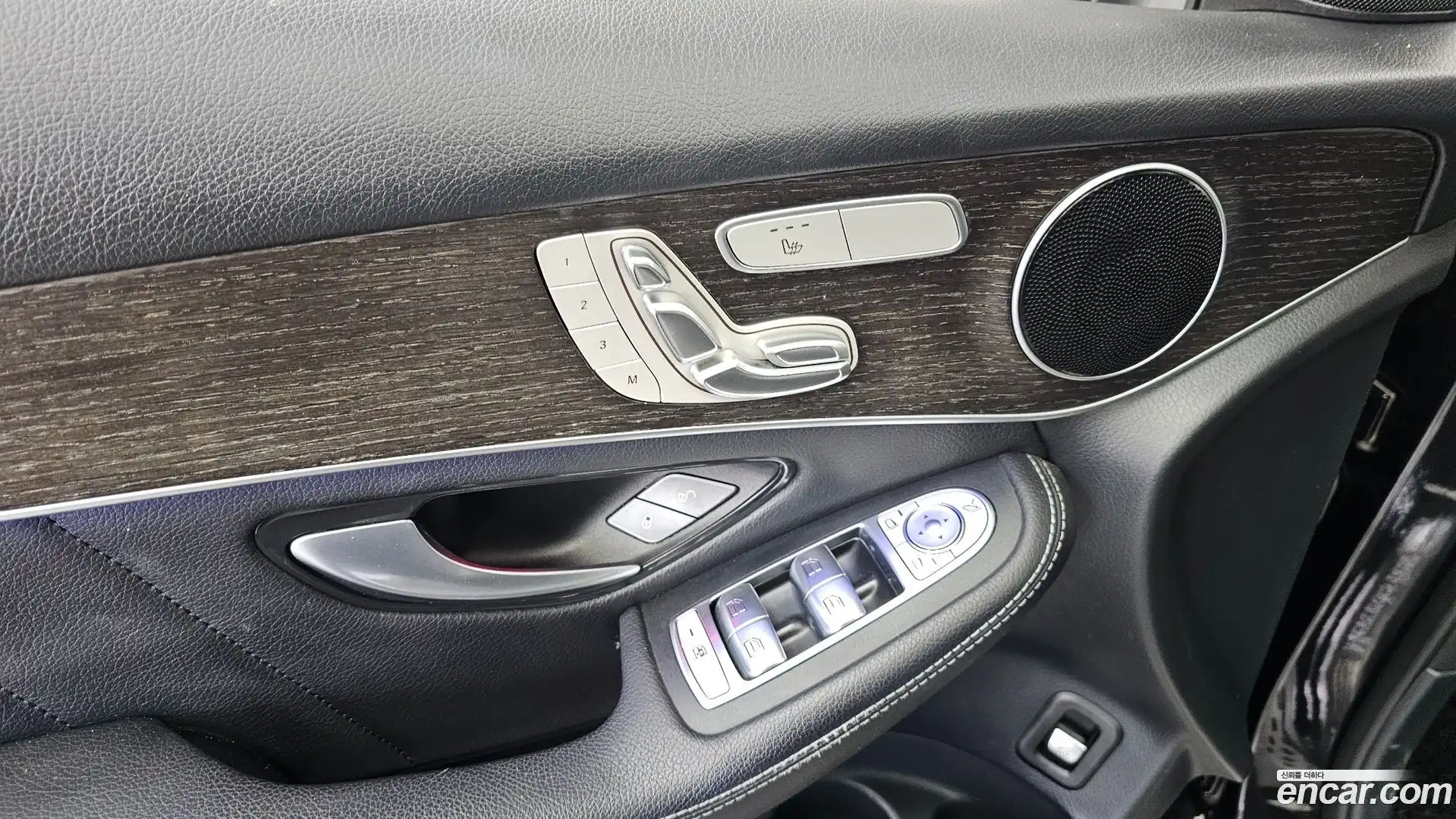 GLC-Class Mercedes-Benz 2020.1-OPTION-041
