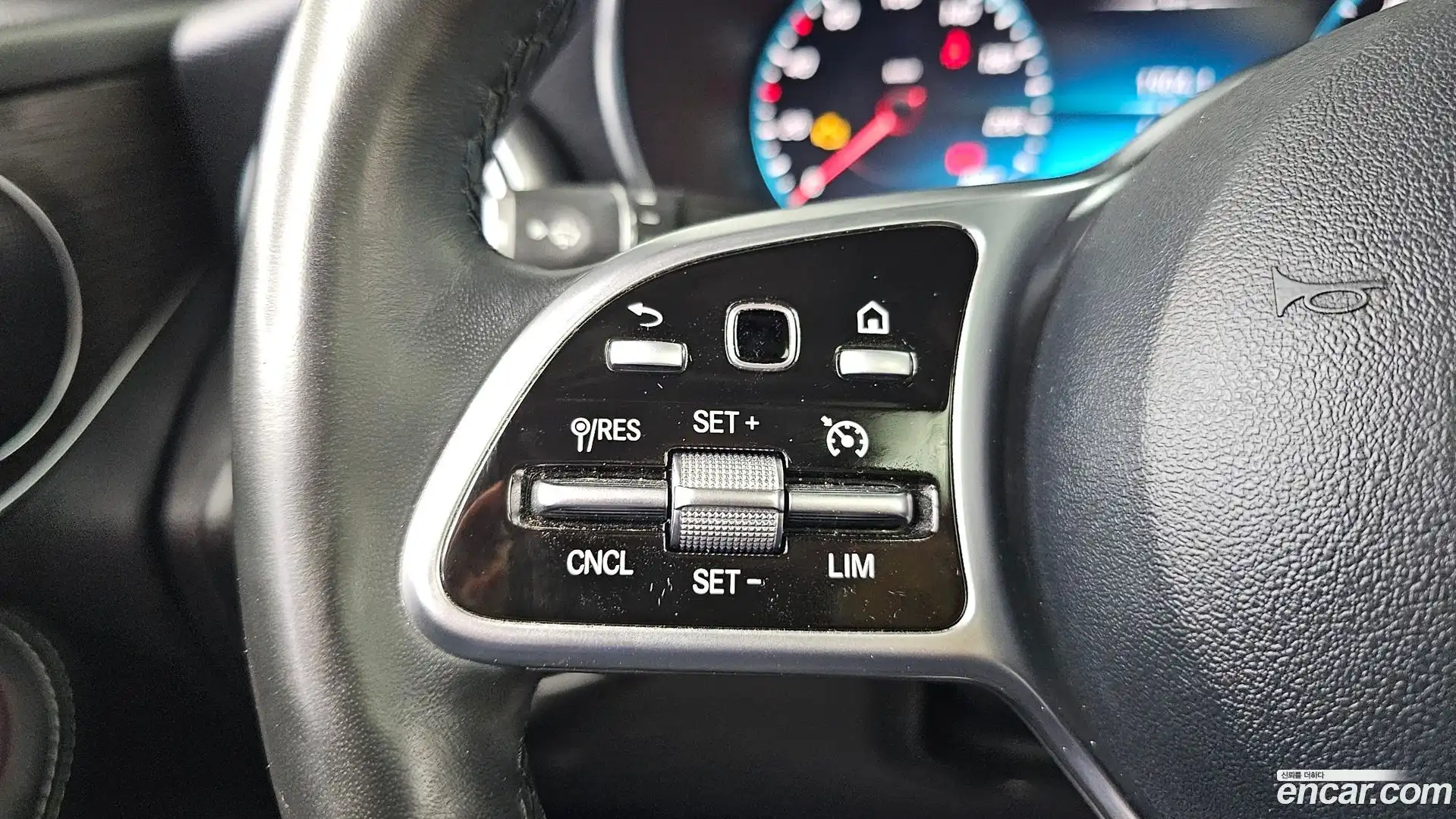 GLC-Class Mercedes-Benz 2020.1-OPTION-043