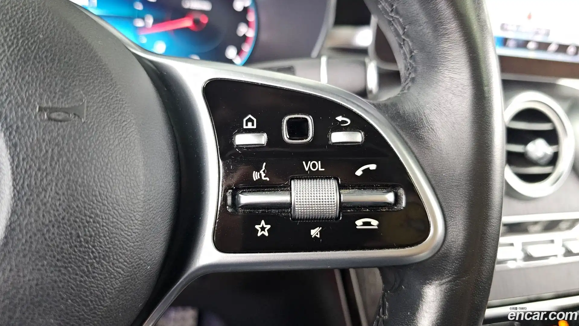 GLC-Class Mercedes-Benz 2020.1-OPTION-044