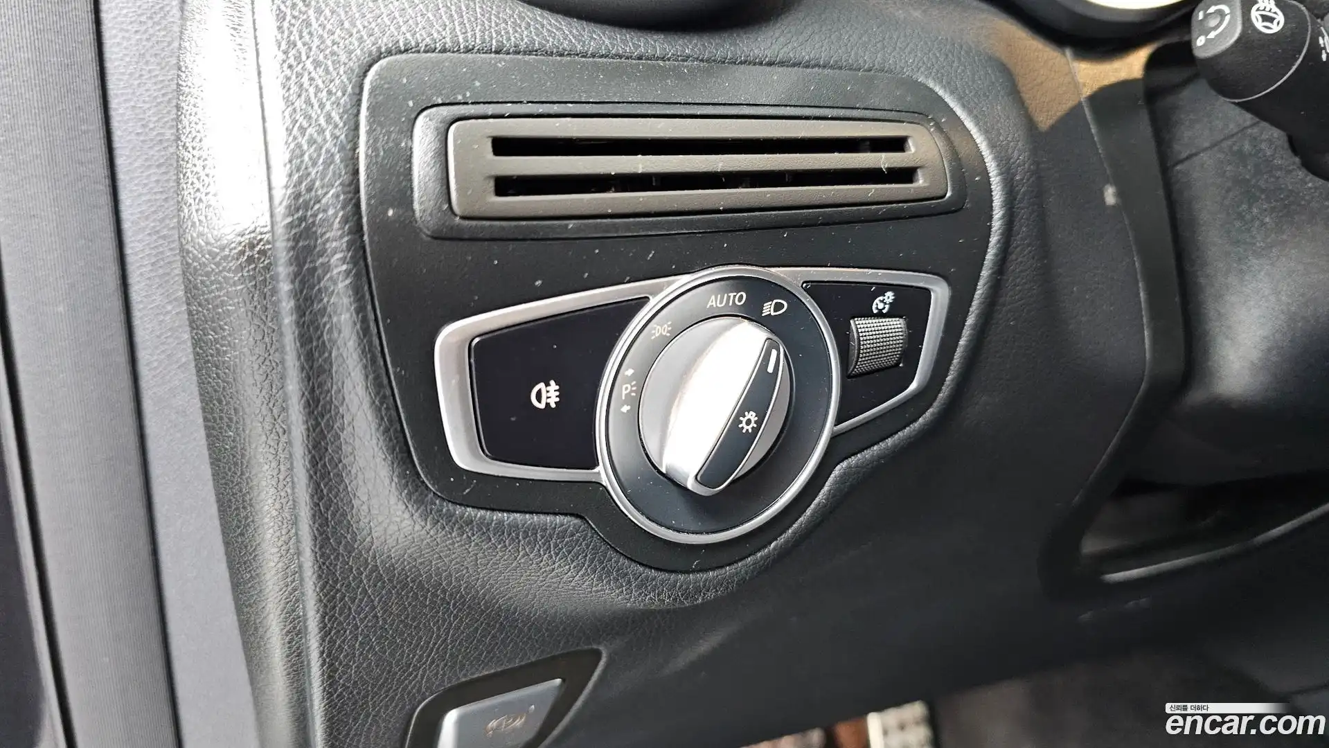 GLC-Class Mercedes-Benz 2020.1-OPTION-046
