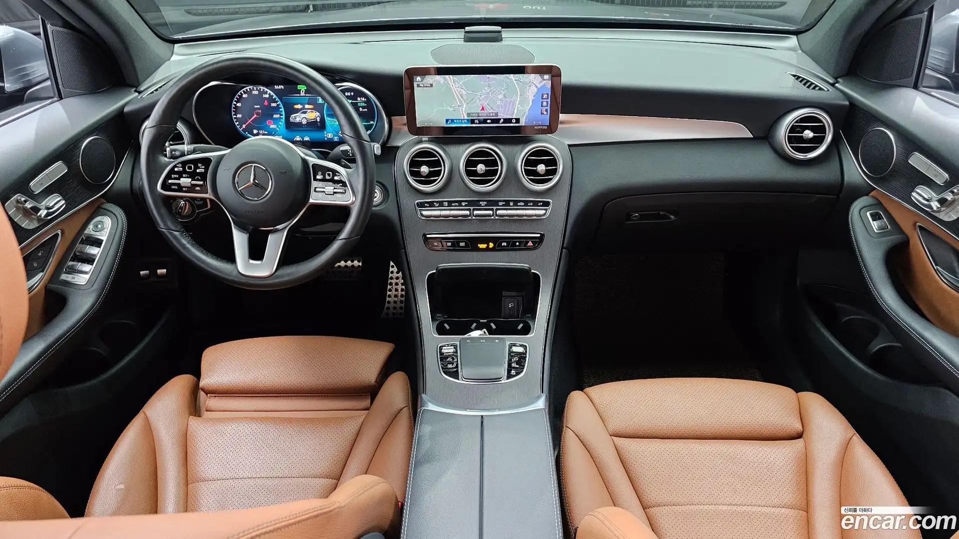 GLC-Class Mercedes-Benz 2021.11-INNER-007